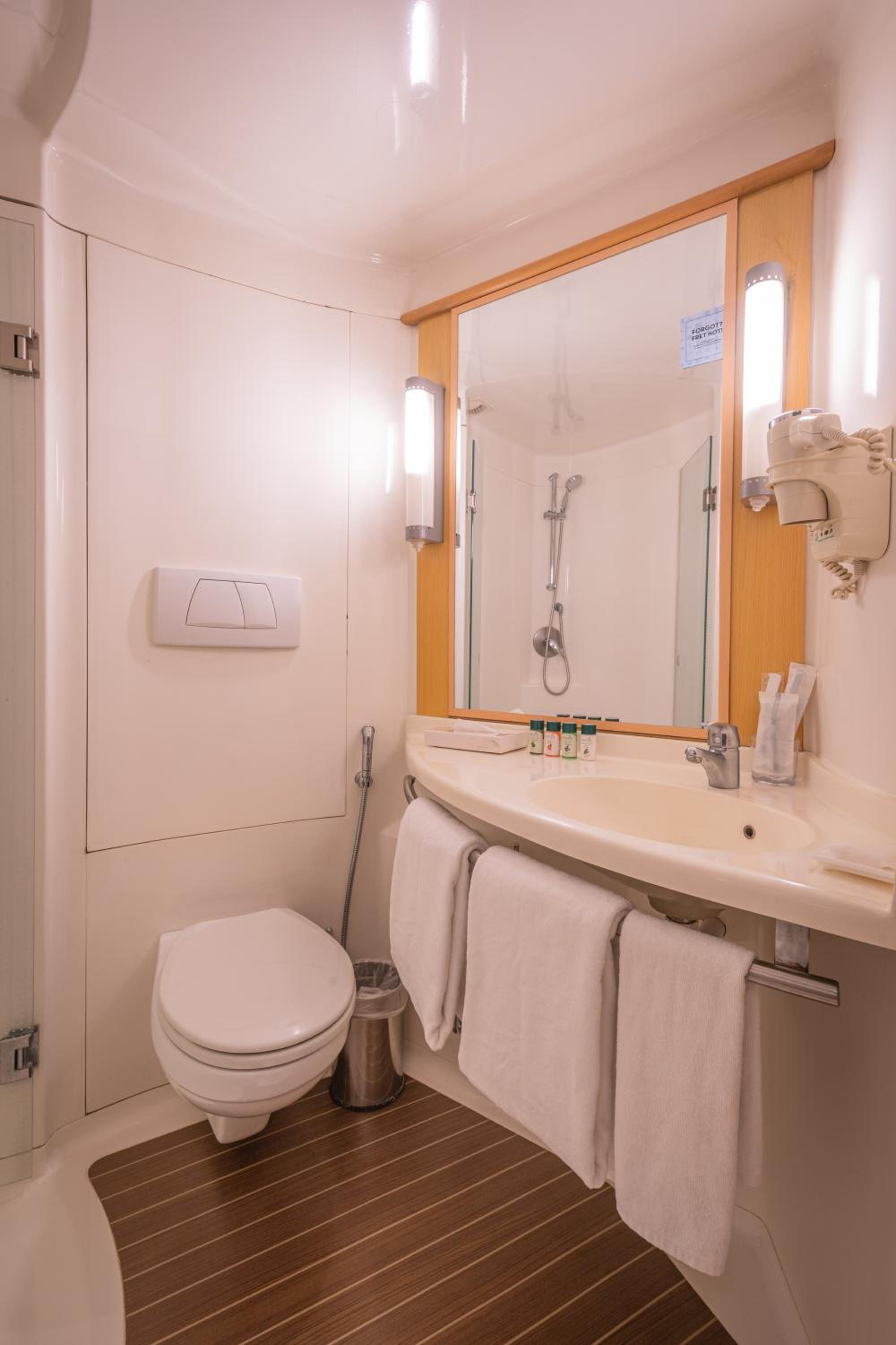 Standard Queen Room