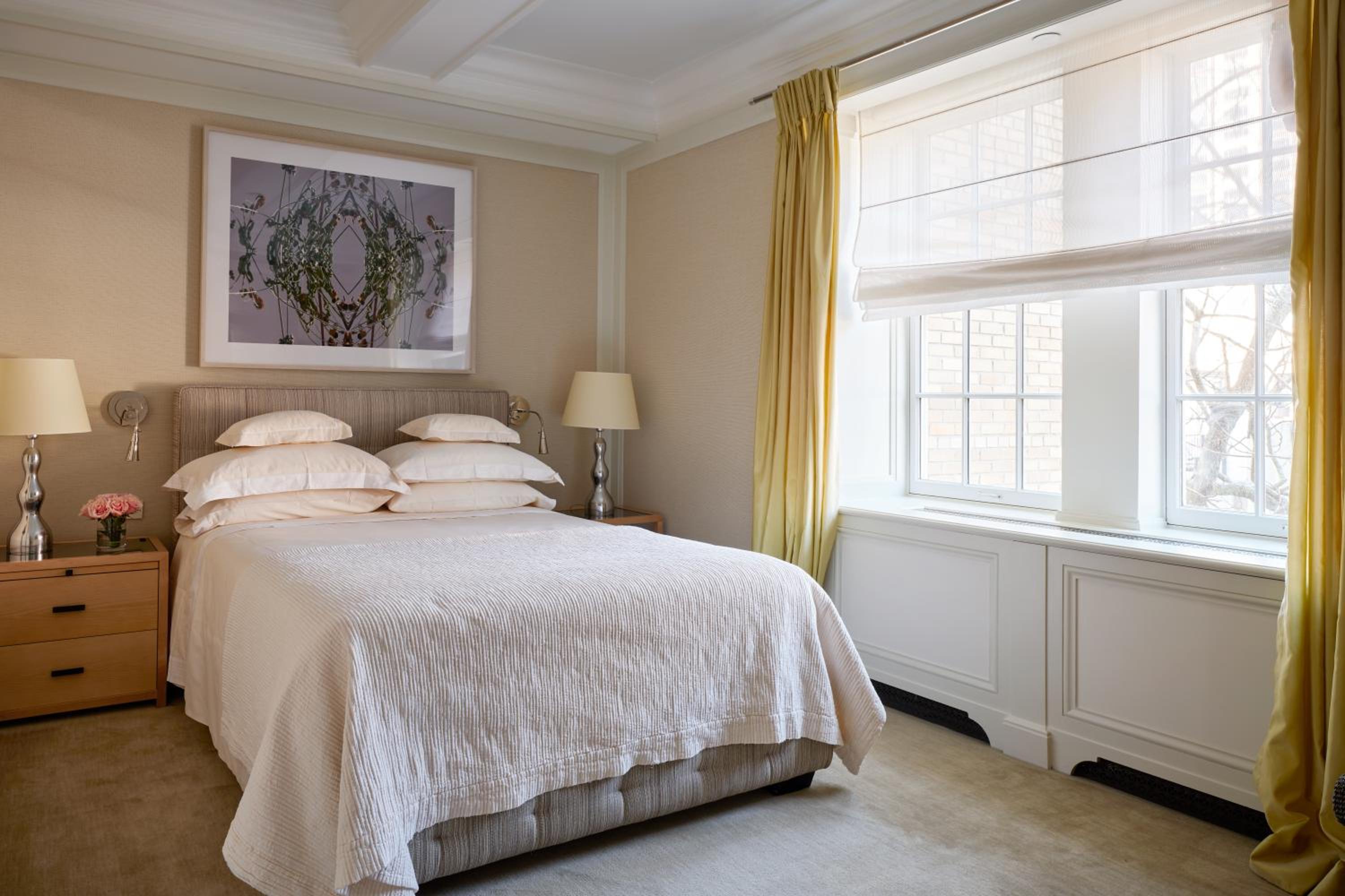 Superior Courtyard Queen Guest Room
