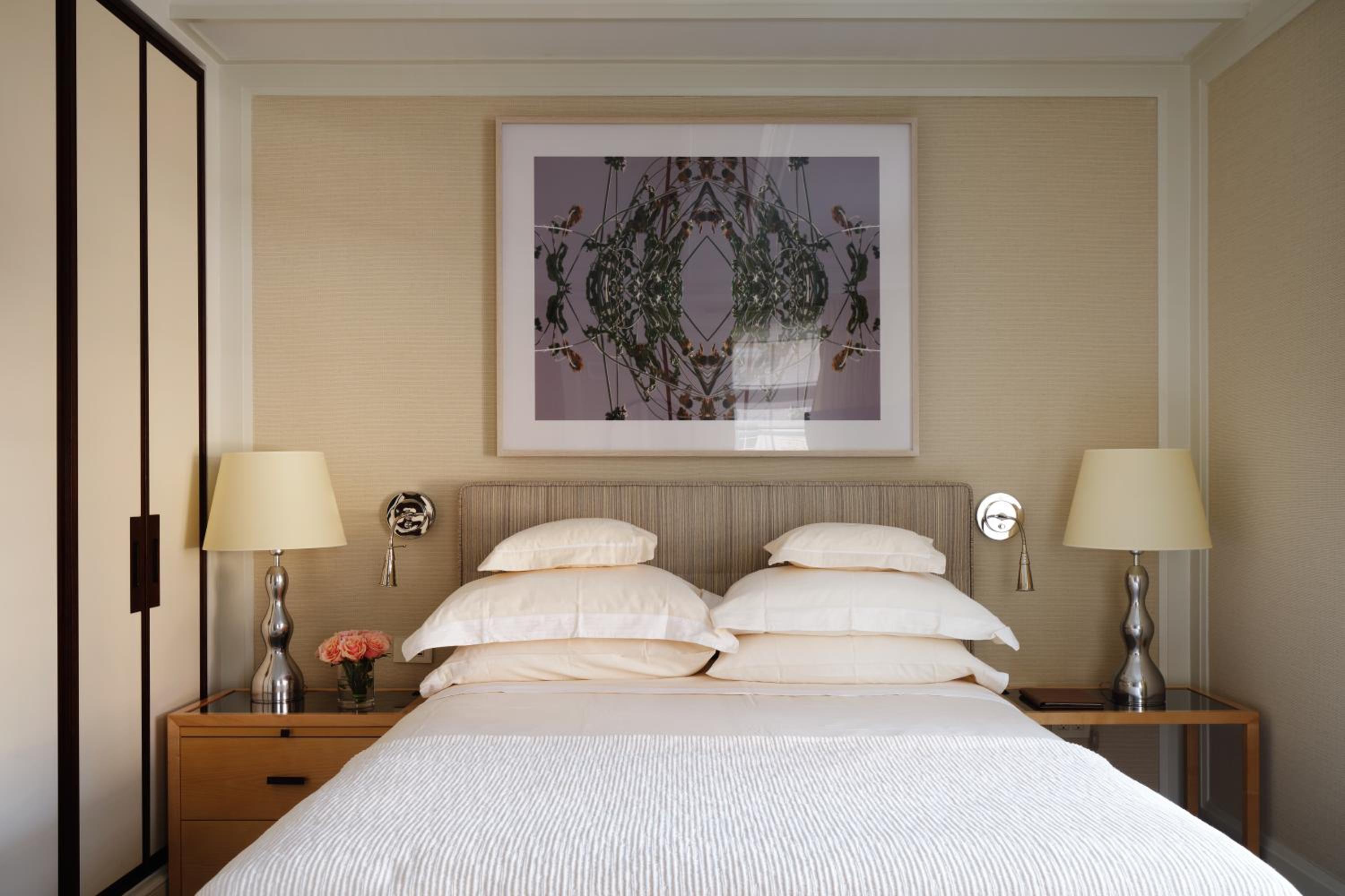 Superior Courtyard Queen Guest Room
