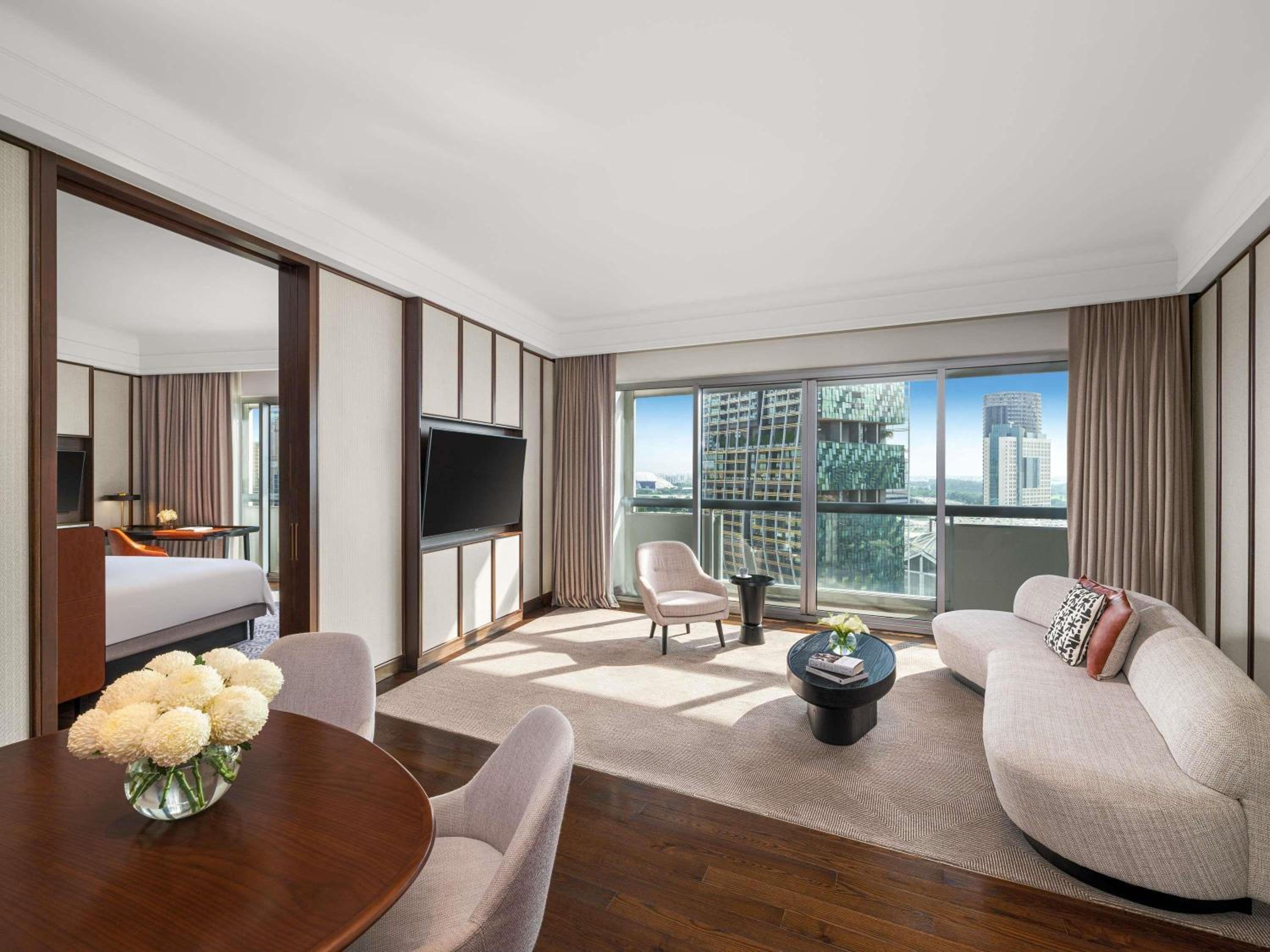 Ambassador Suite, 1 King, 2 Balconies, Lounge Access