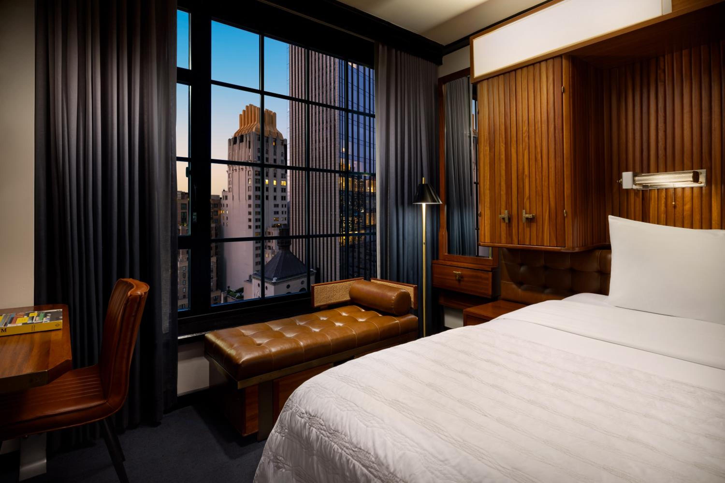 Deluxe King Room with City View - High Floor