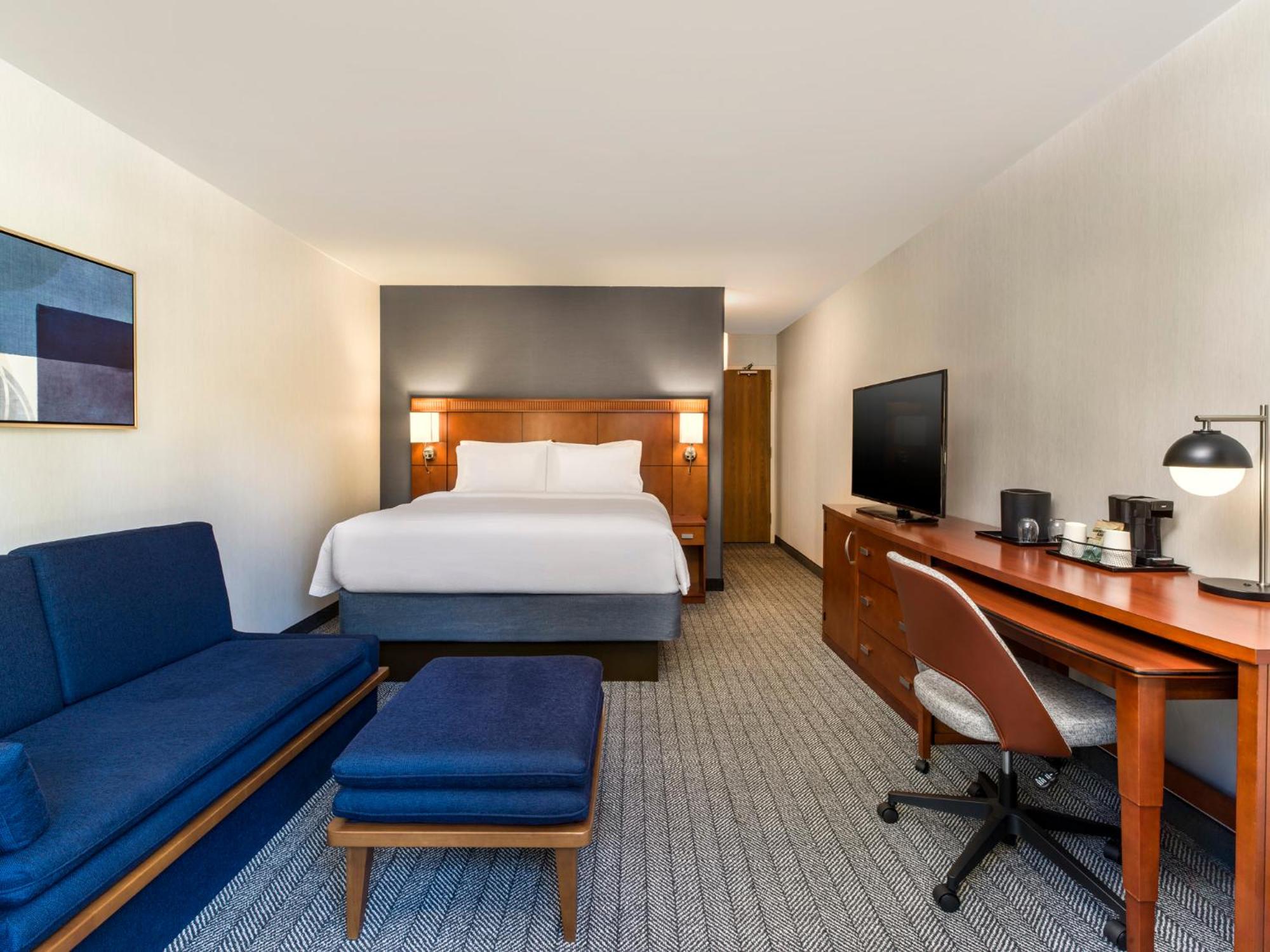 King Room with Sofa Bed and Adapted Tub - Mobility and Hearing Accessible