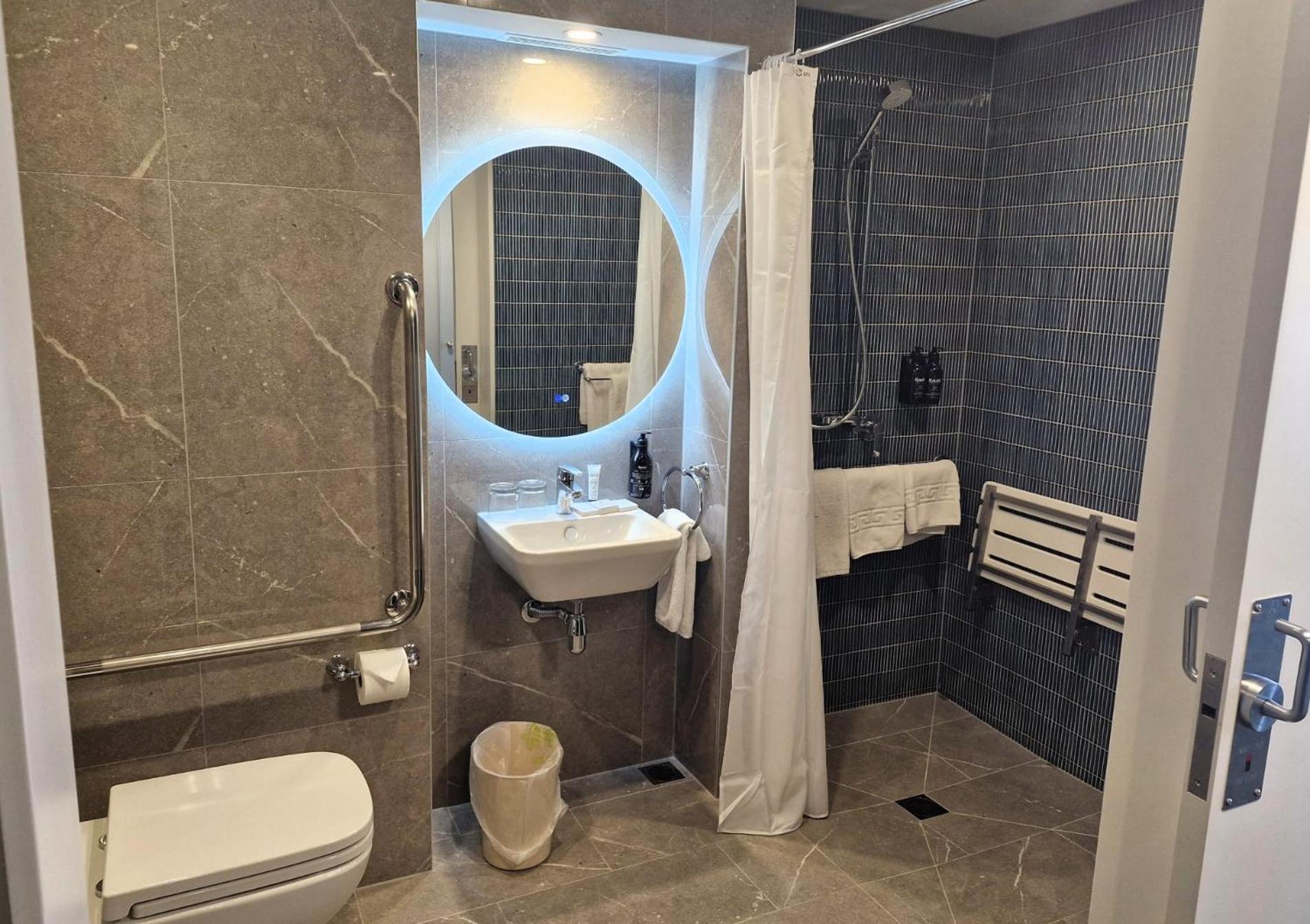 Superior Accessible One King