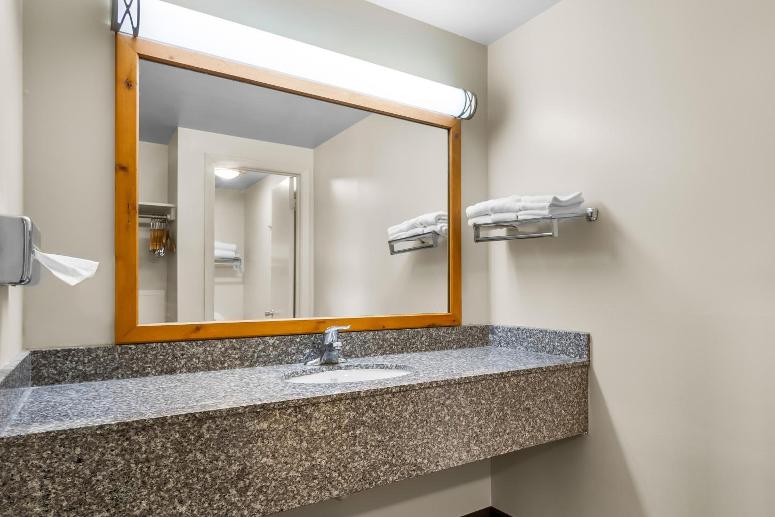 King Room - Second Floor/Non-Smoking