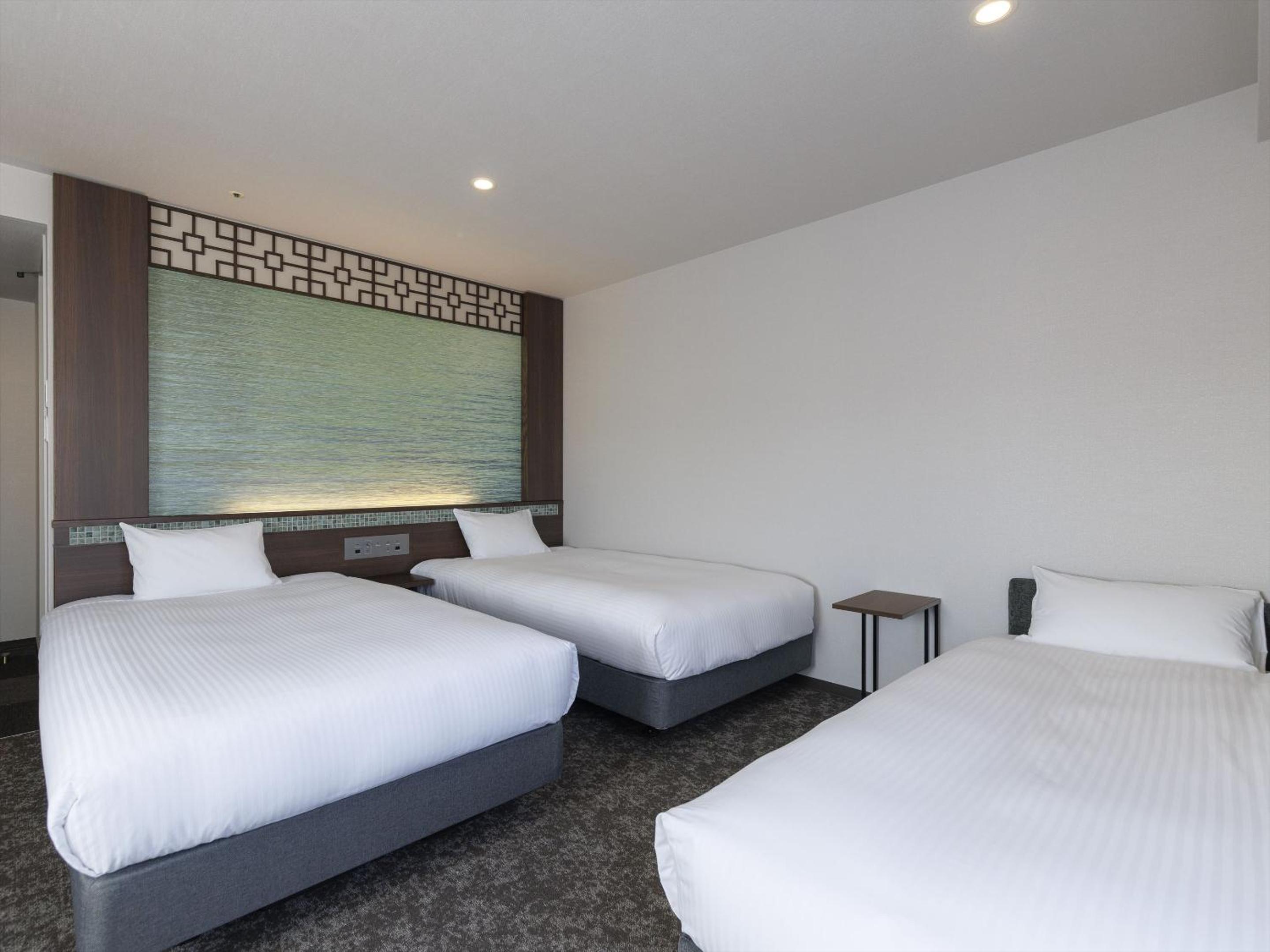 Deluxe Twin Room 3 Adult - Non-Smoking