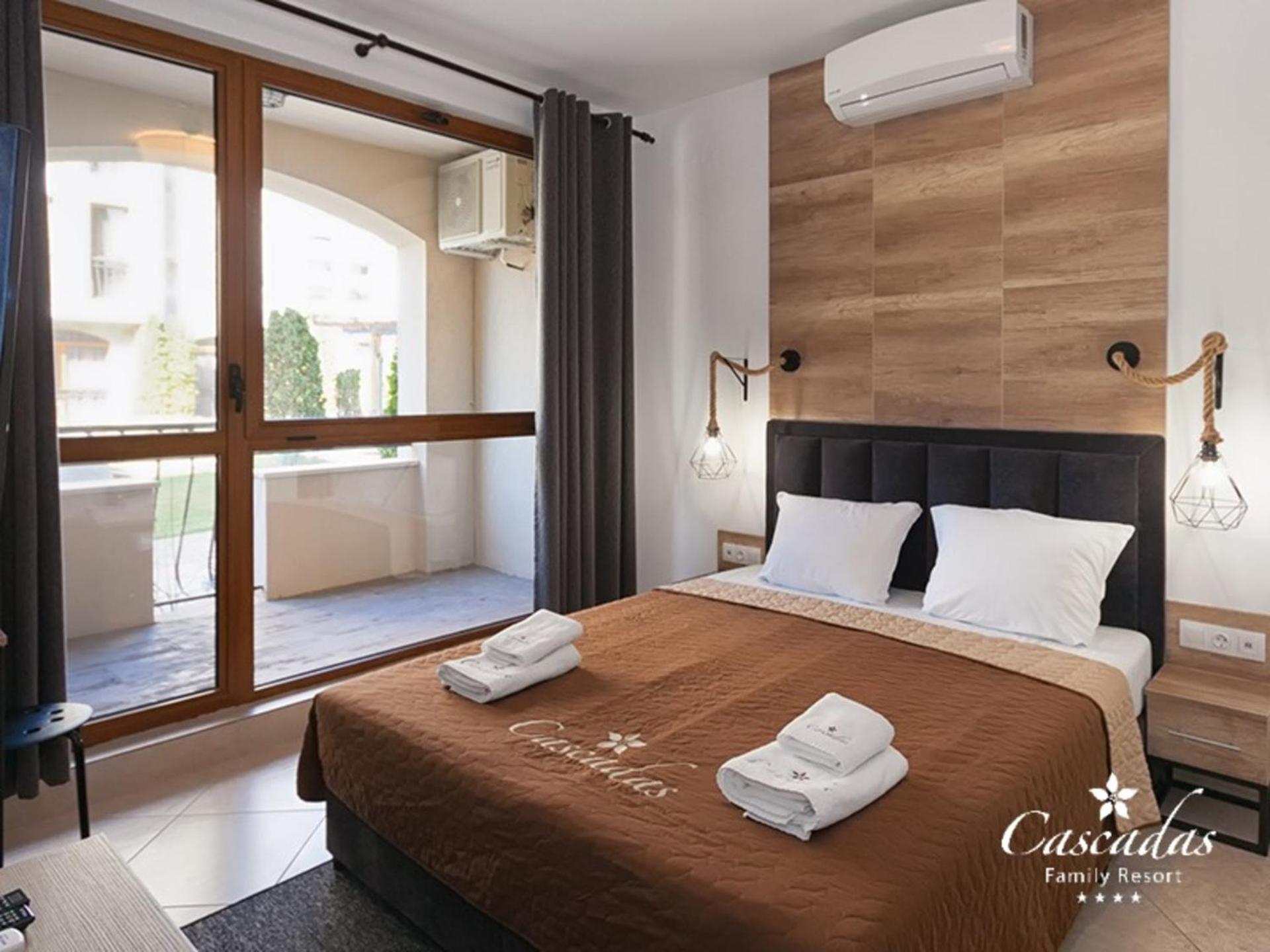 Deluxe One-Bedroom Apartment