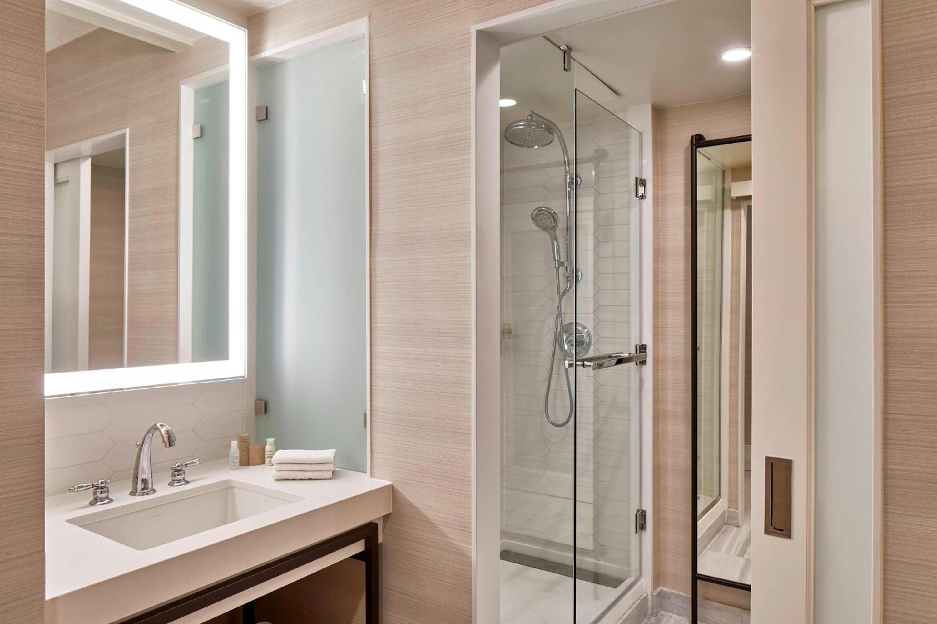 King Room with Pool View - Hearing Accessible