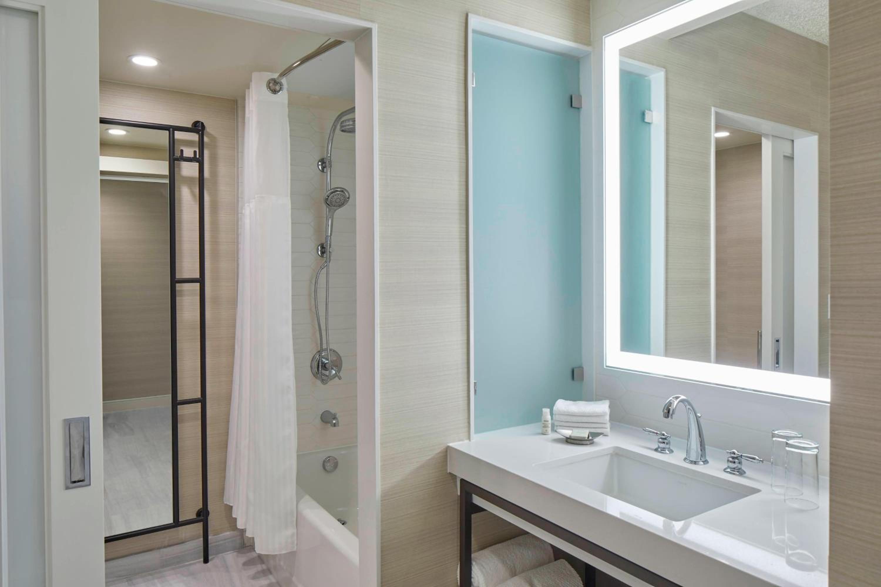 King Room with Pool View - Hearing Accessible