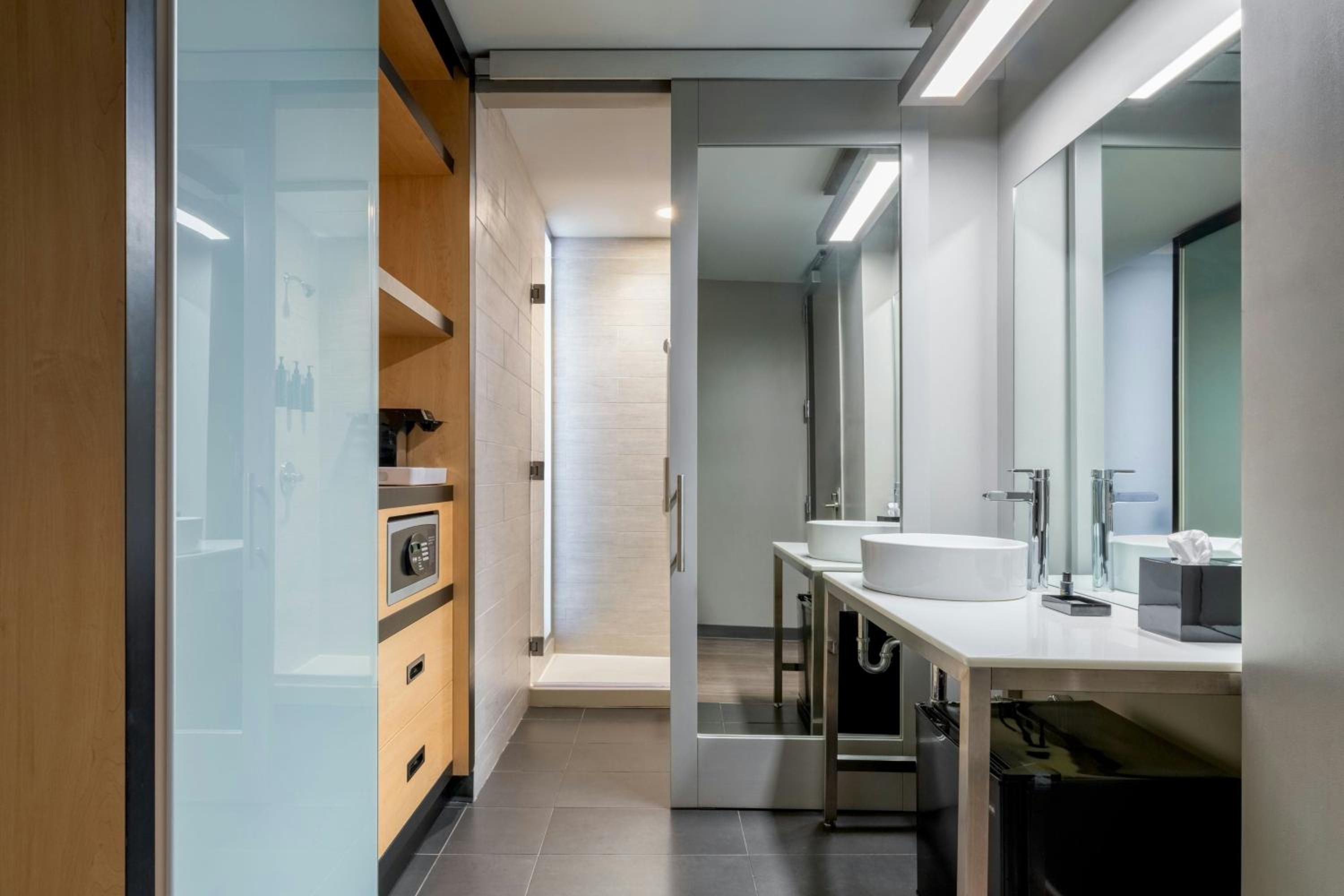 Queen Room with Two Queen Beds - Hearing Accessible