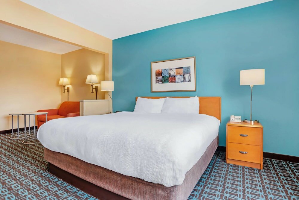 Suite, 1 King Bed, Non Smoking