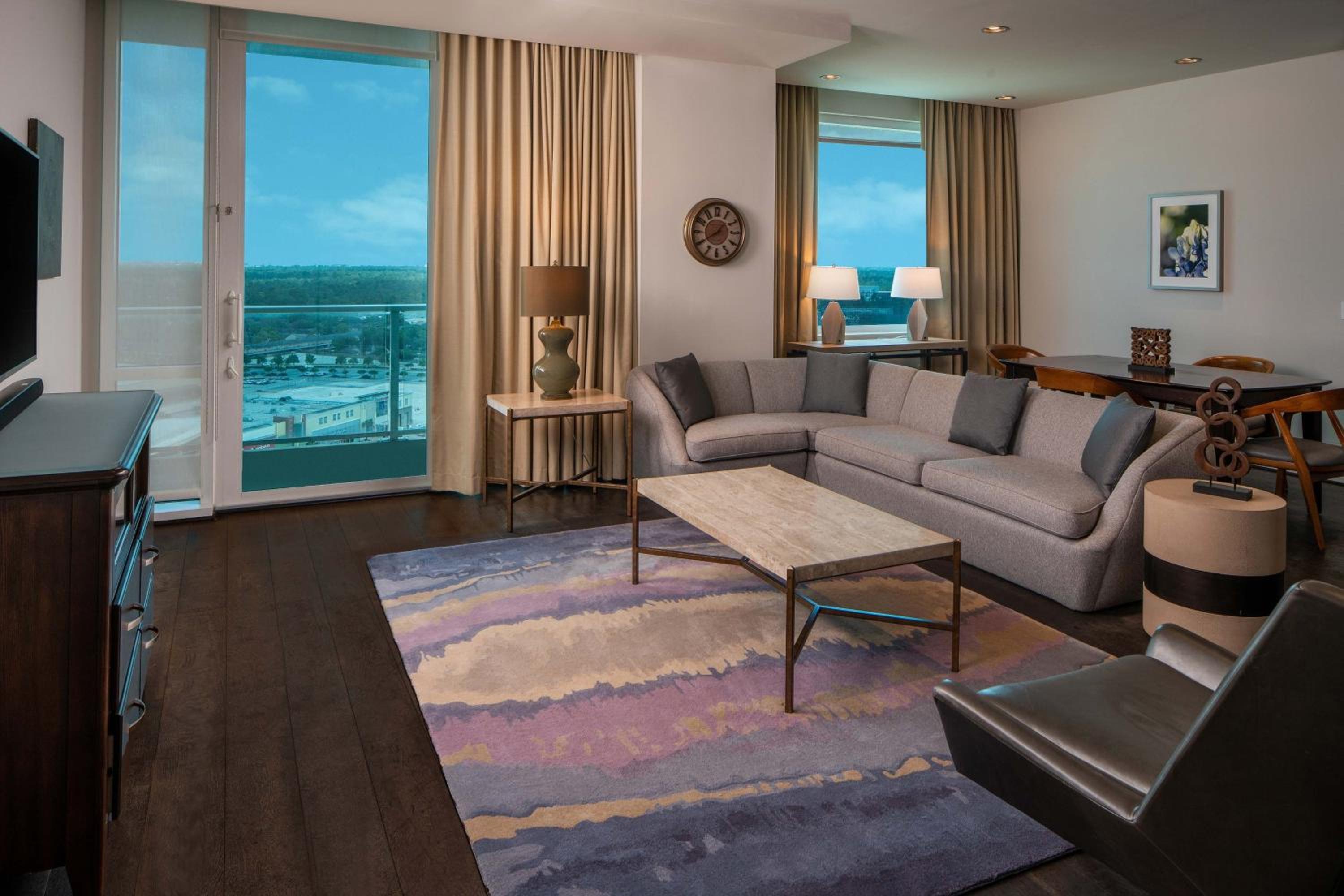 Skyline One-Bedroom Apartment with One King Bed and Balcony