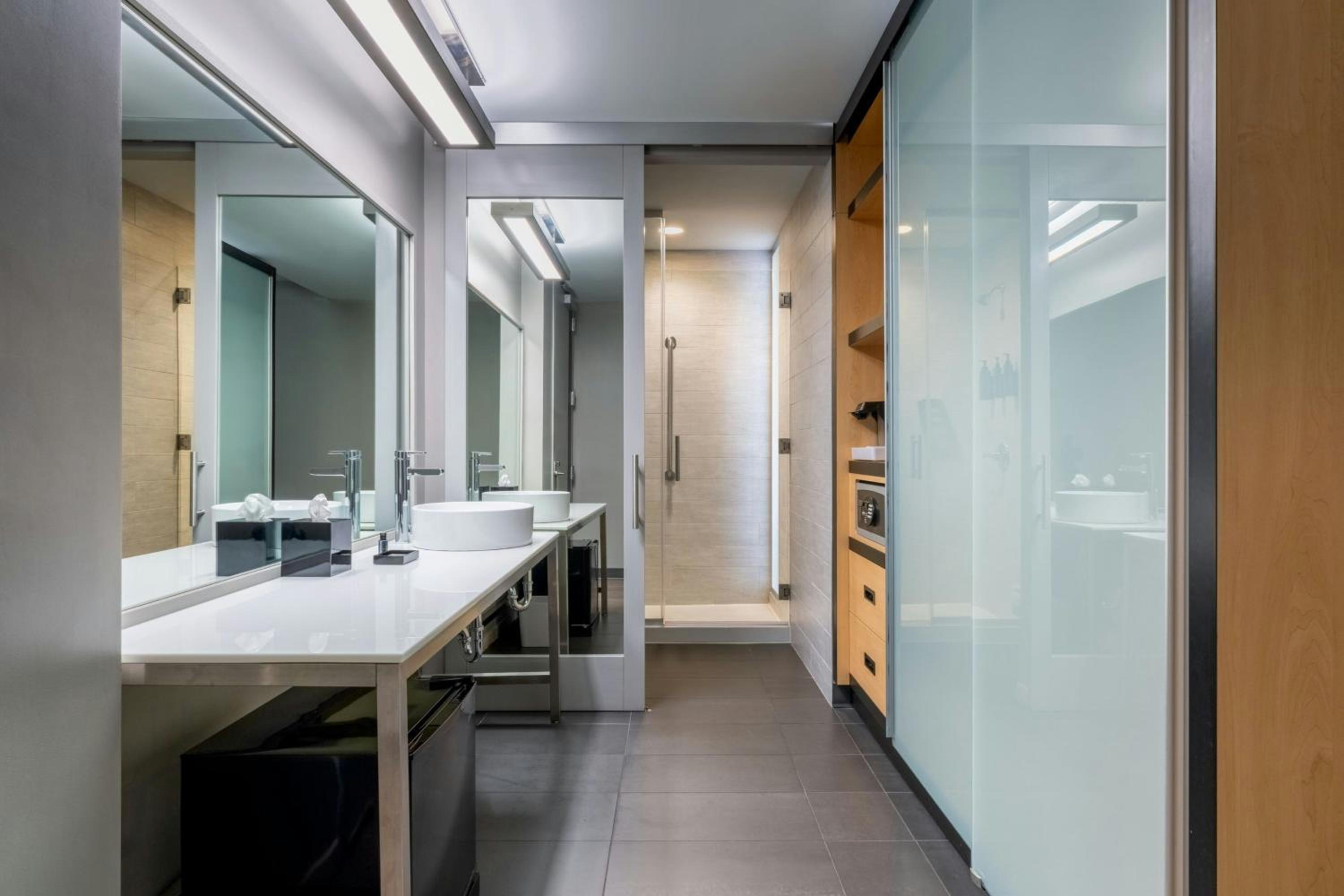 Queen Room with Two Queen Beds - Hearing Accessible