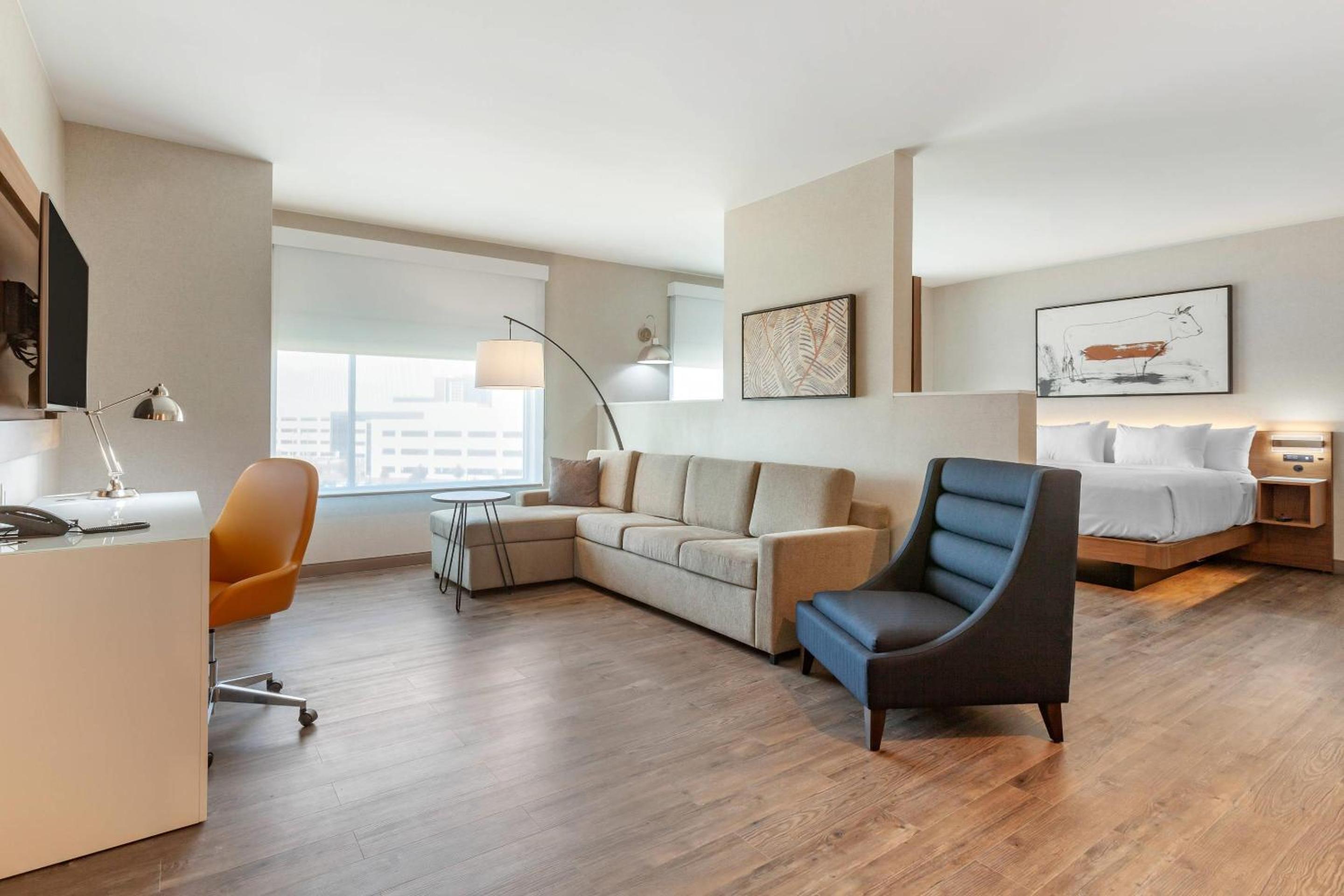 King Suite with Sofa - Non Smoking