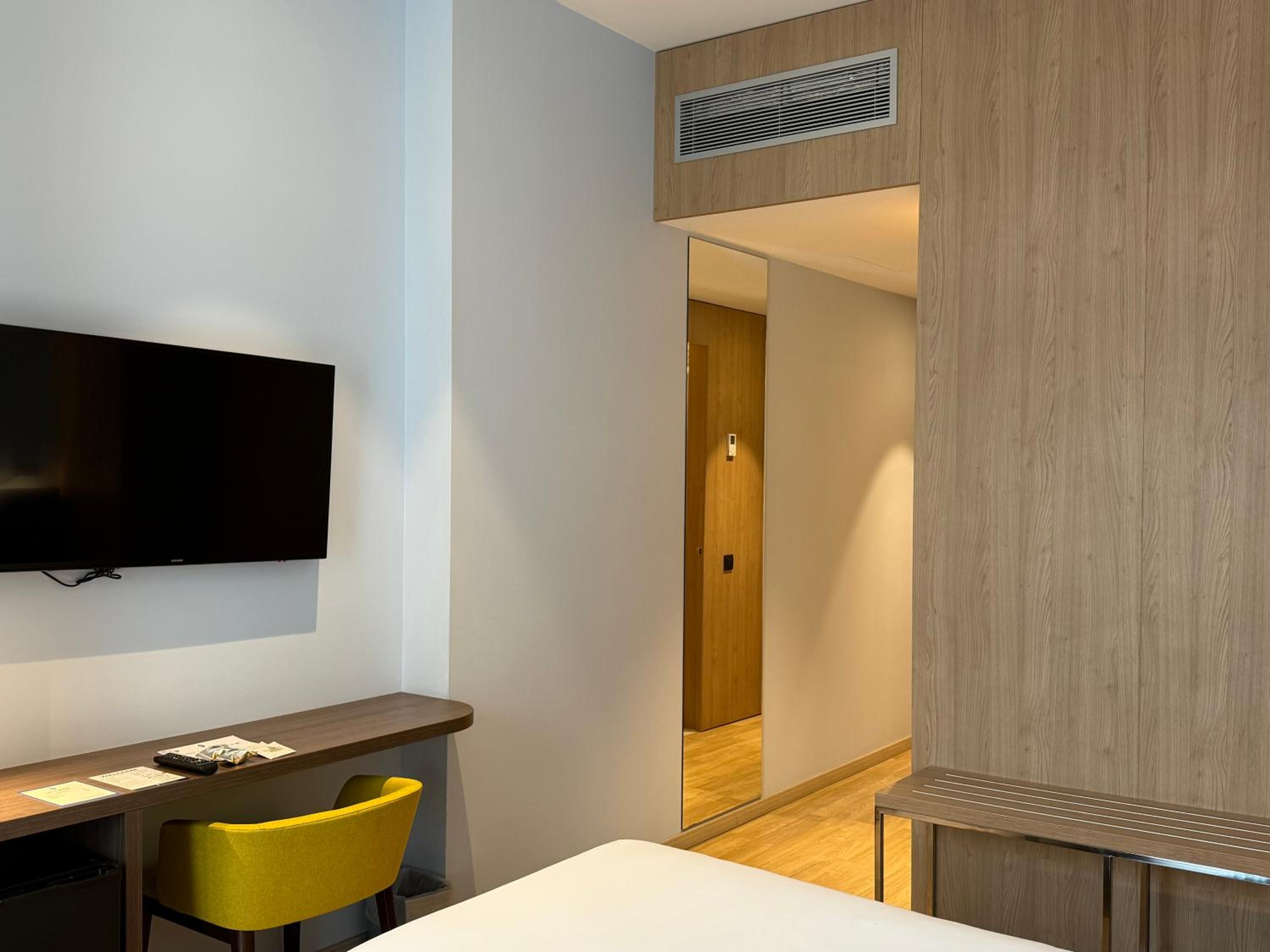 Twin Room with Balcony