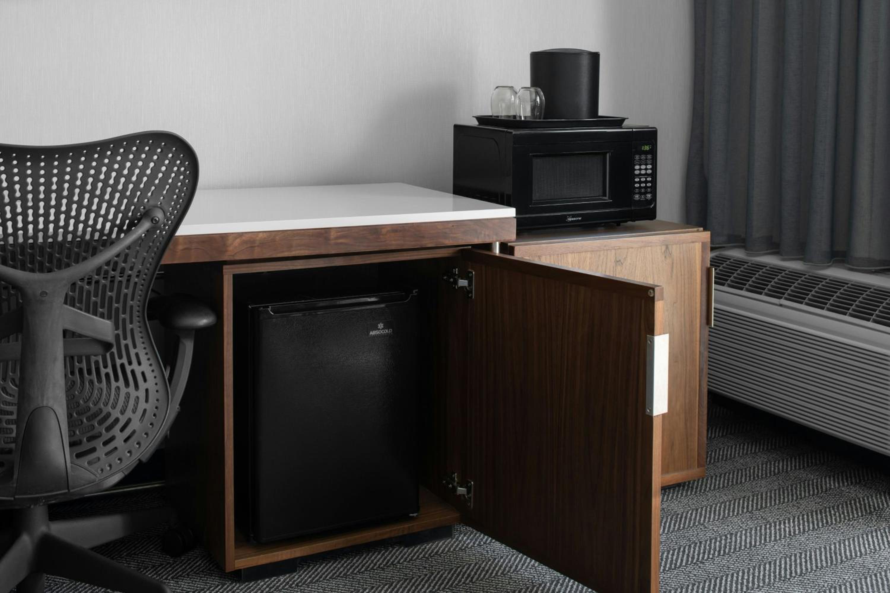 King Room with Sofa Bed - Hearing Accessible