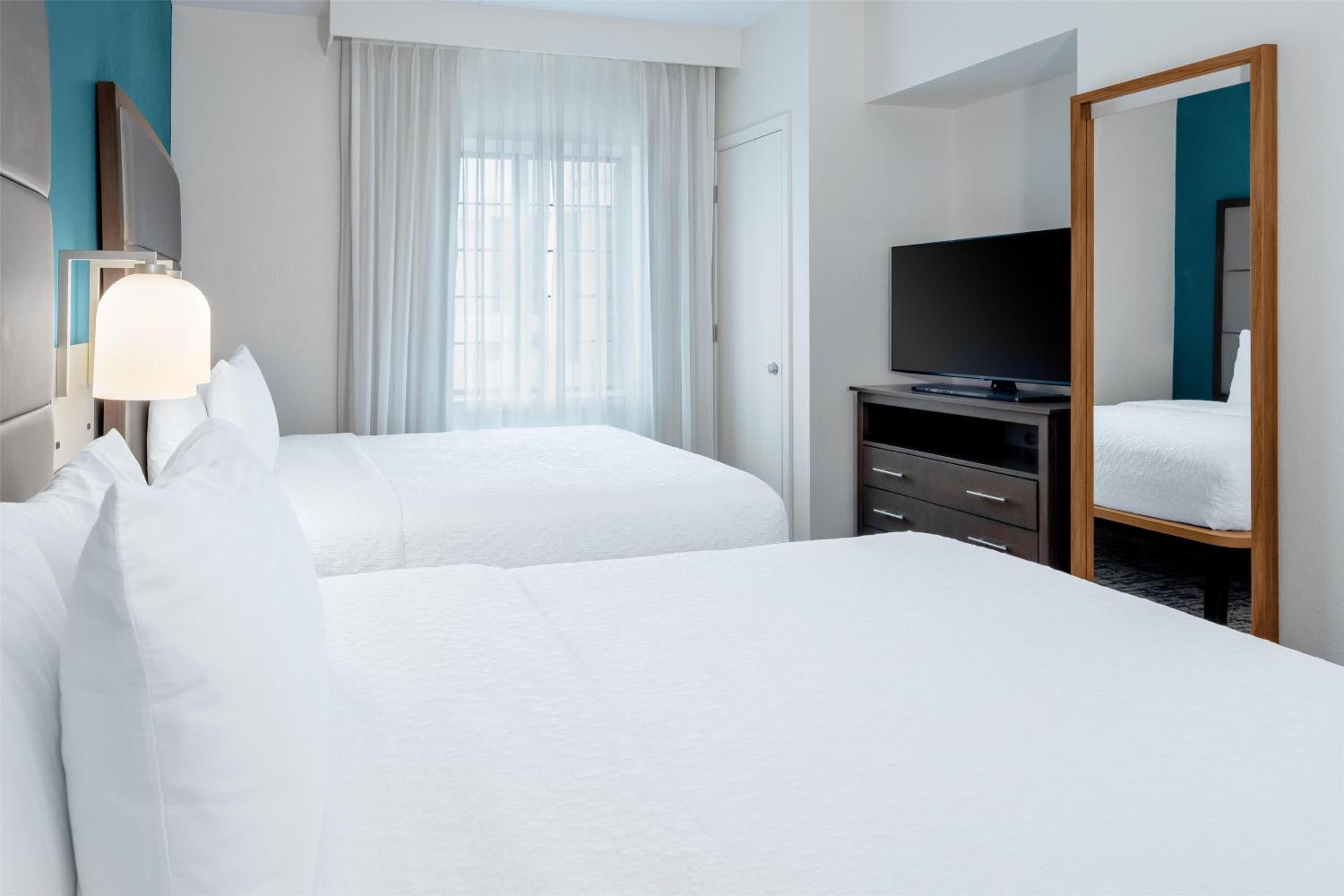 One-Bedroom Queen Suite with Two Queen Beds