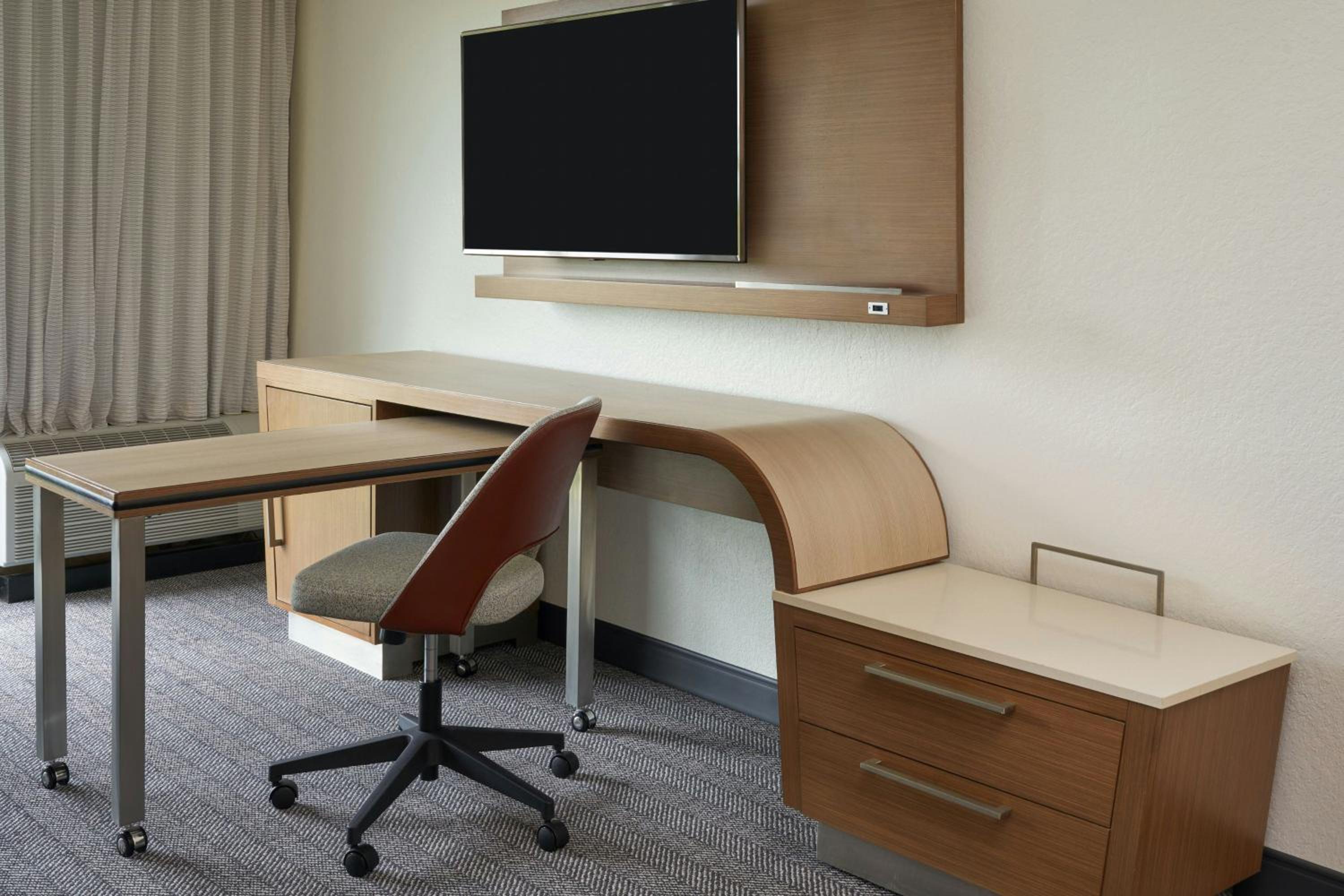 Newly renovated, Guest room, 1 King (Mobility Accessible w/Roll-in Shower)