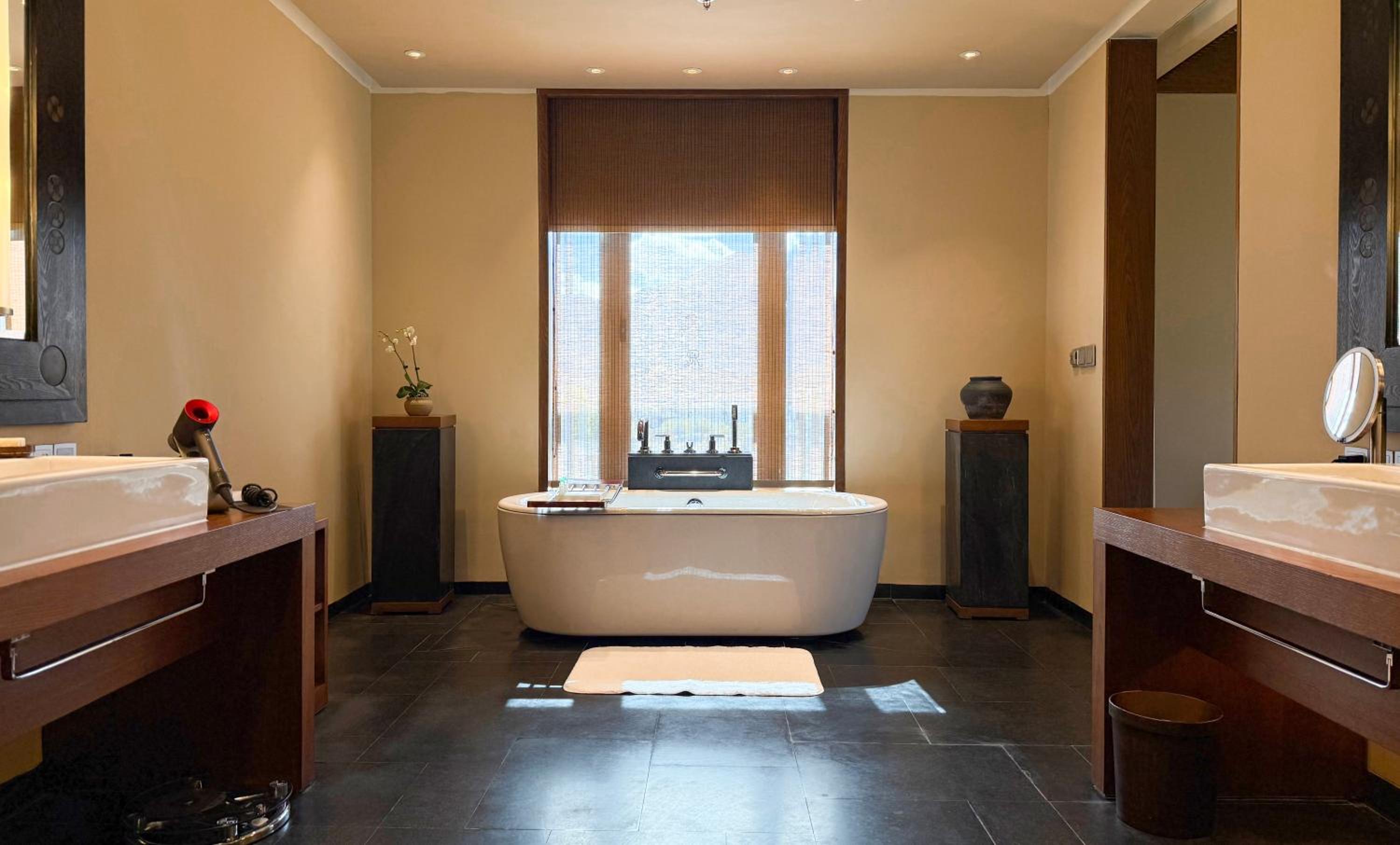 Everset Suite With Potala View