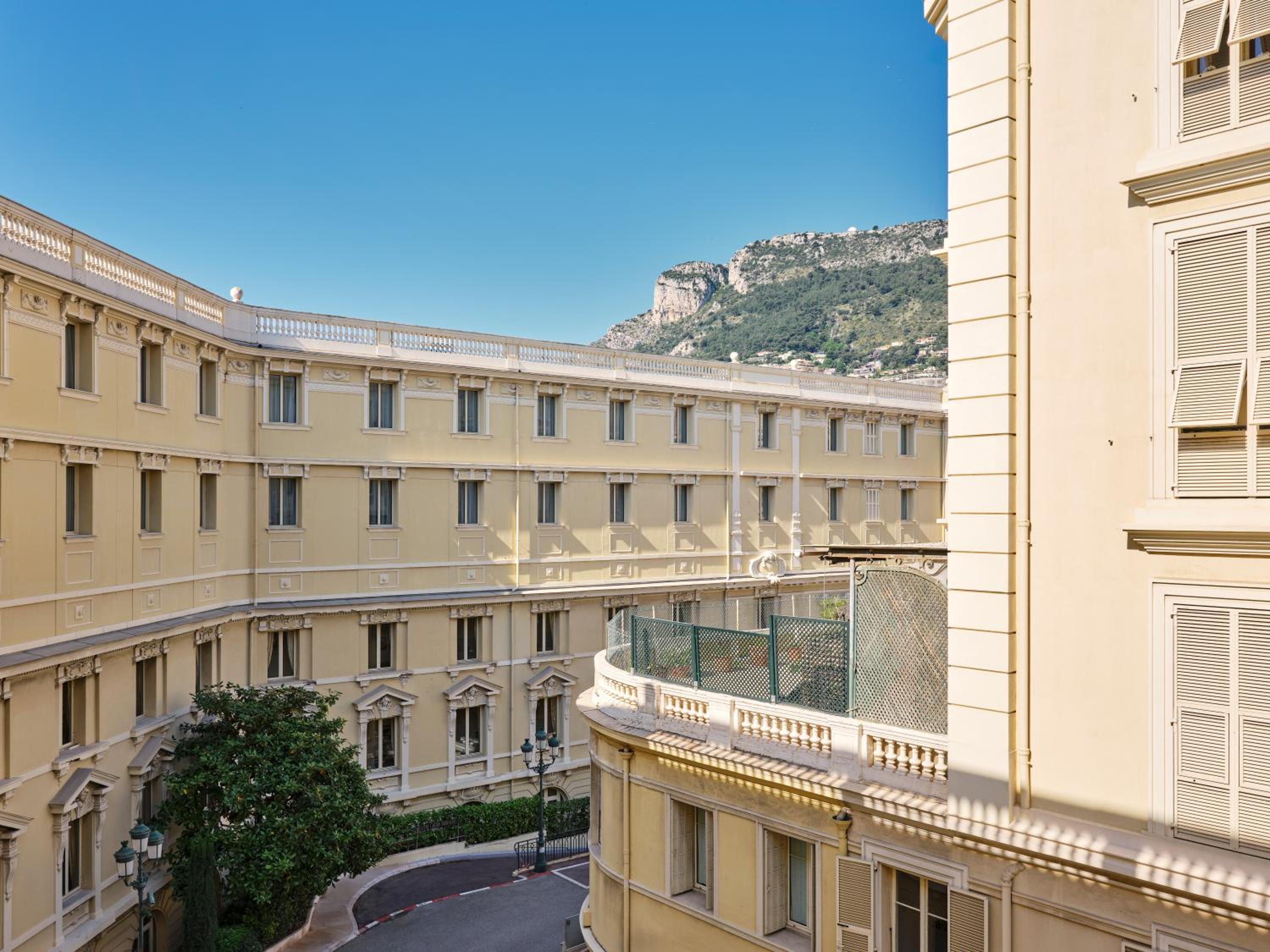 Deluxe Prestige Room - City or Courtyard View