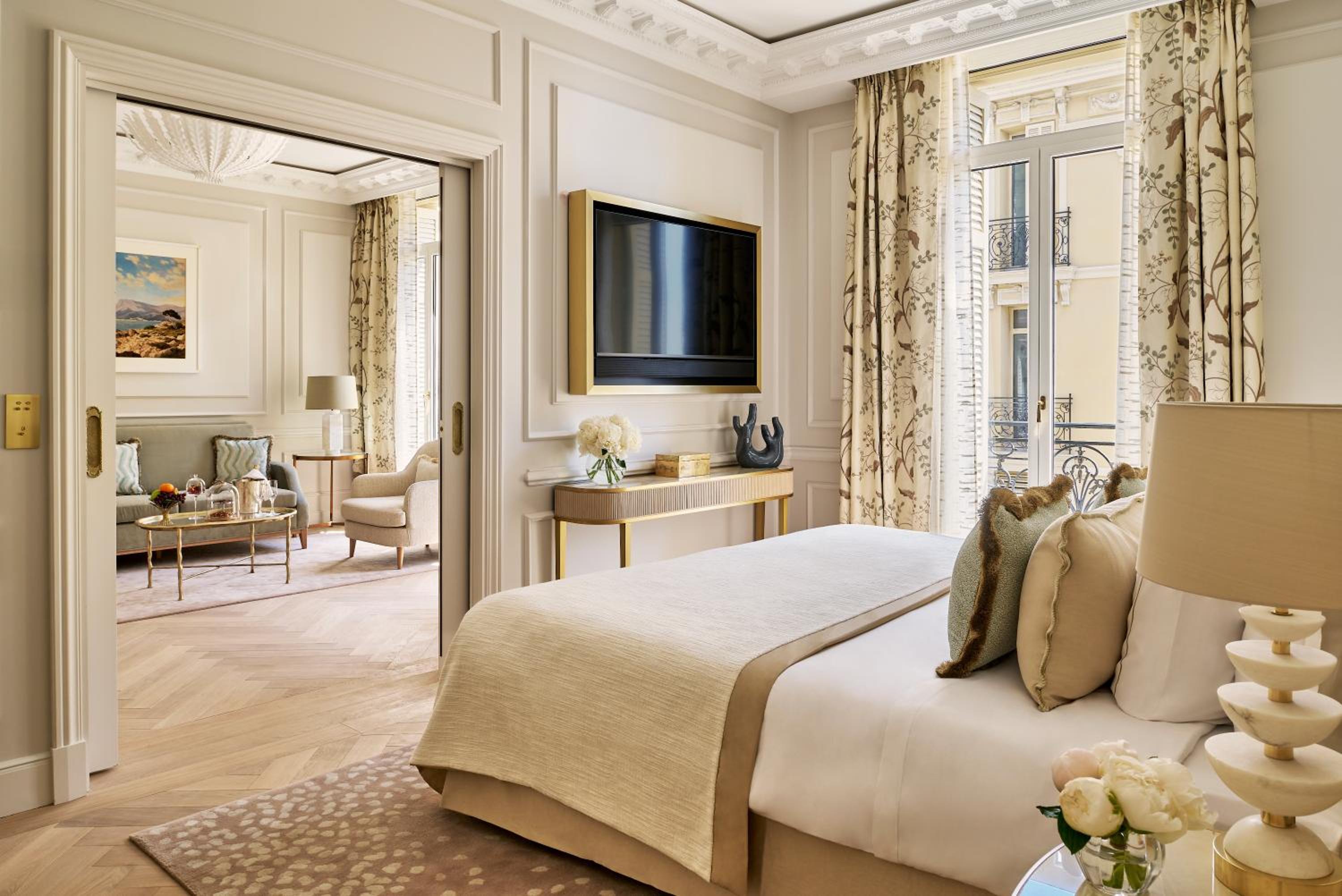 Prestige Suite with City or Courtyard View