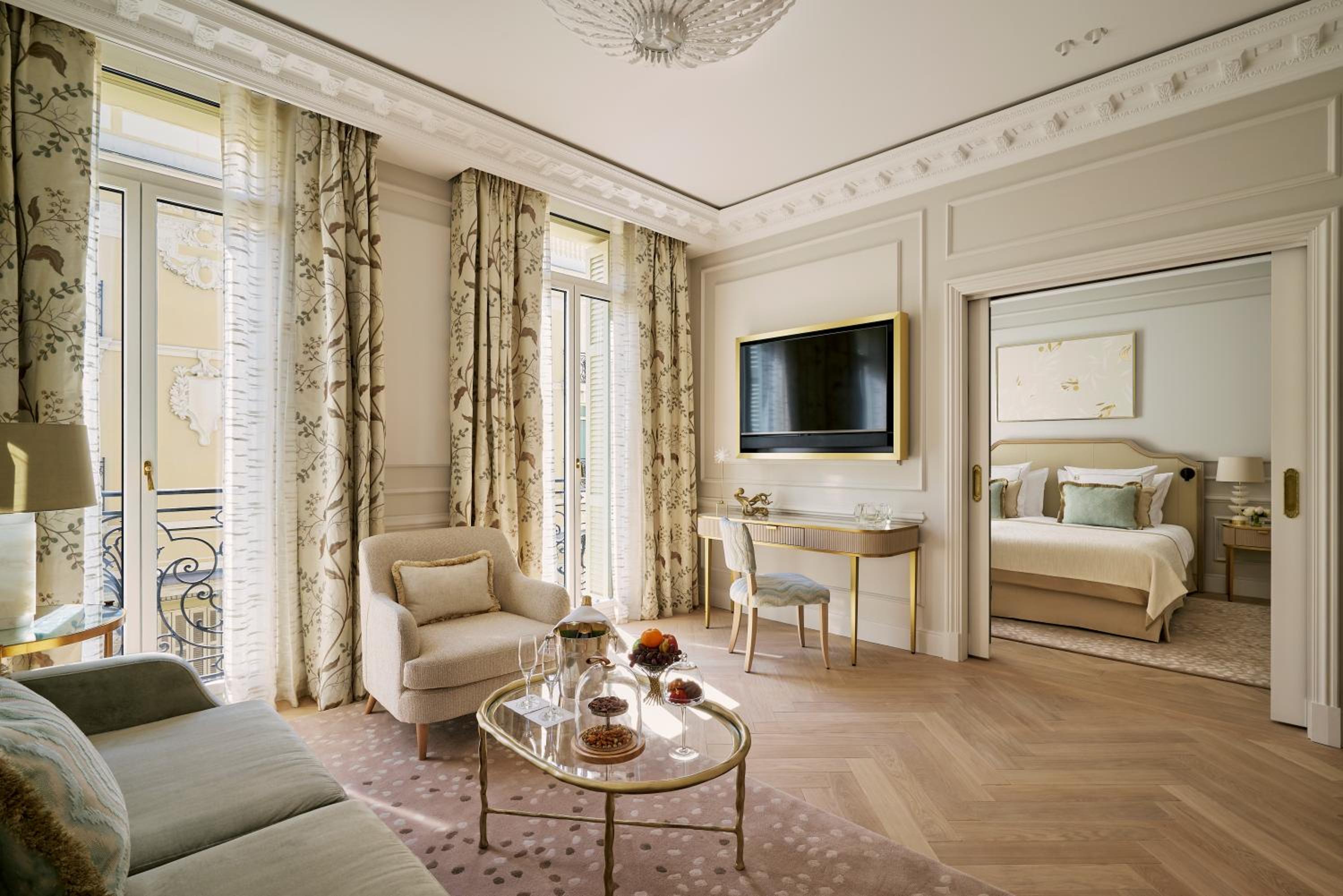 Prestige Suite with City or Courtyard View