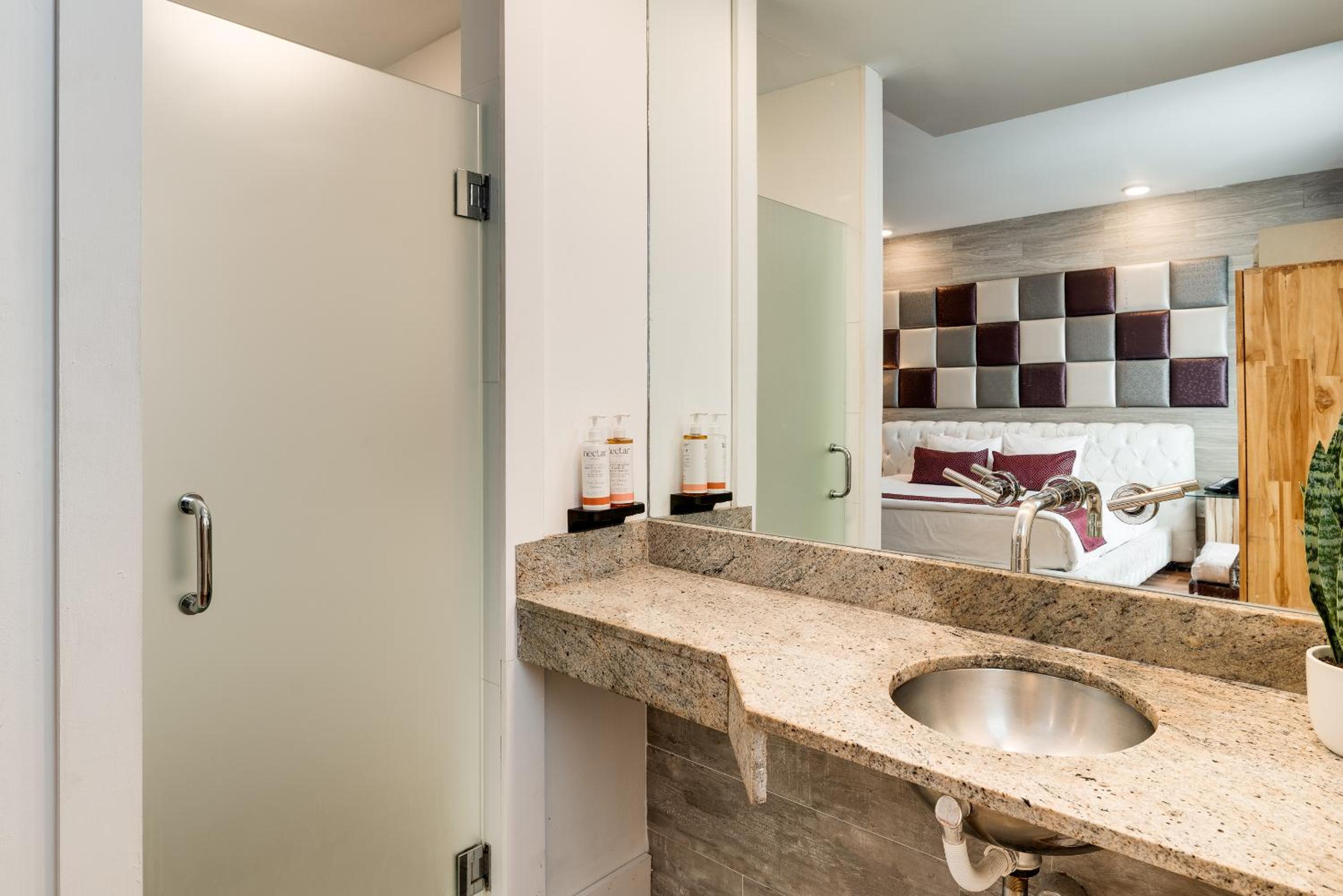 Junior Suite King Juliette Balcony