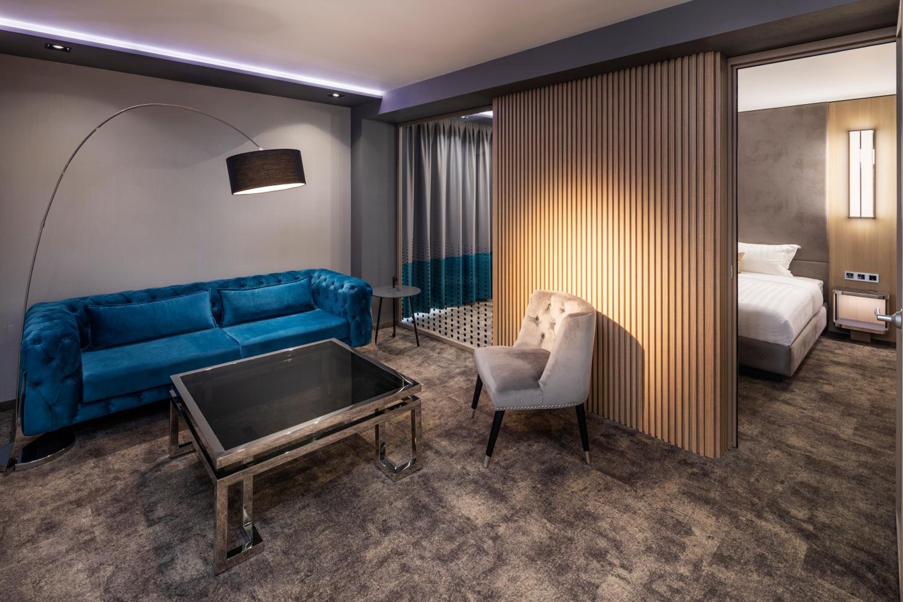 Superior King Suite