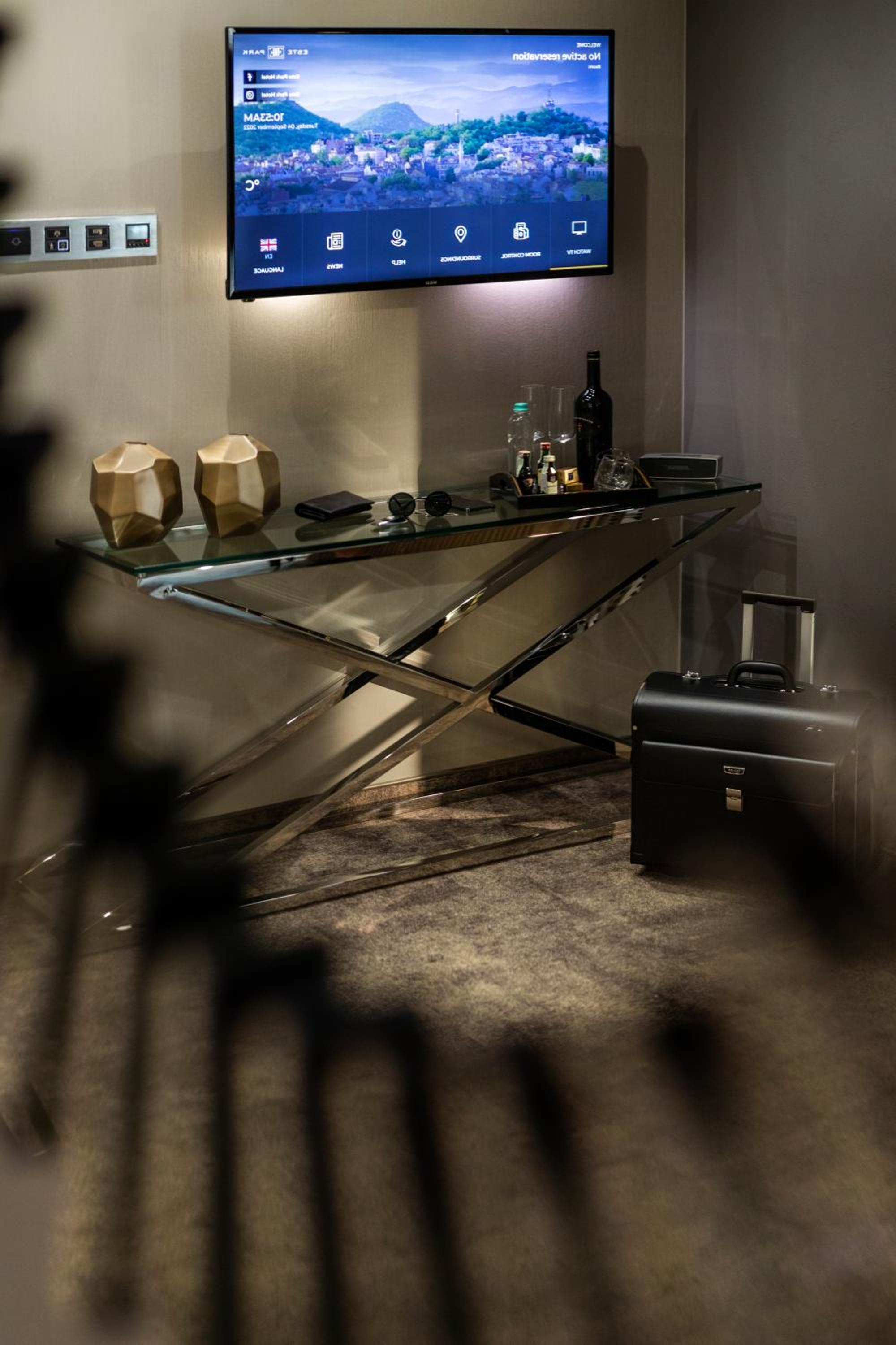 Superior King Suite