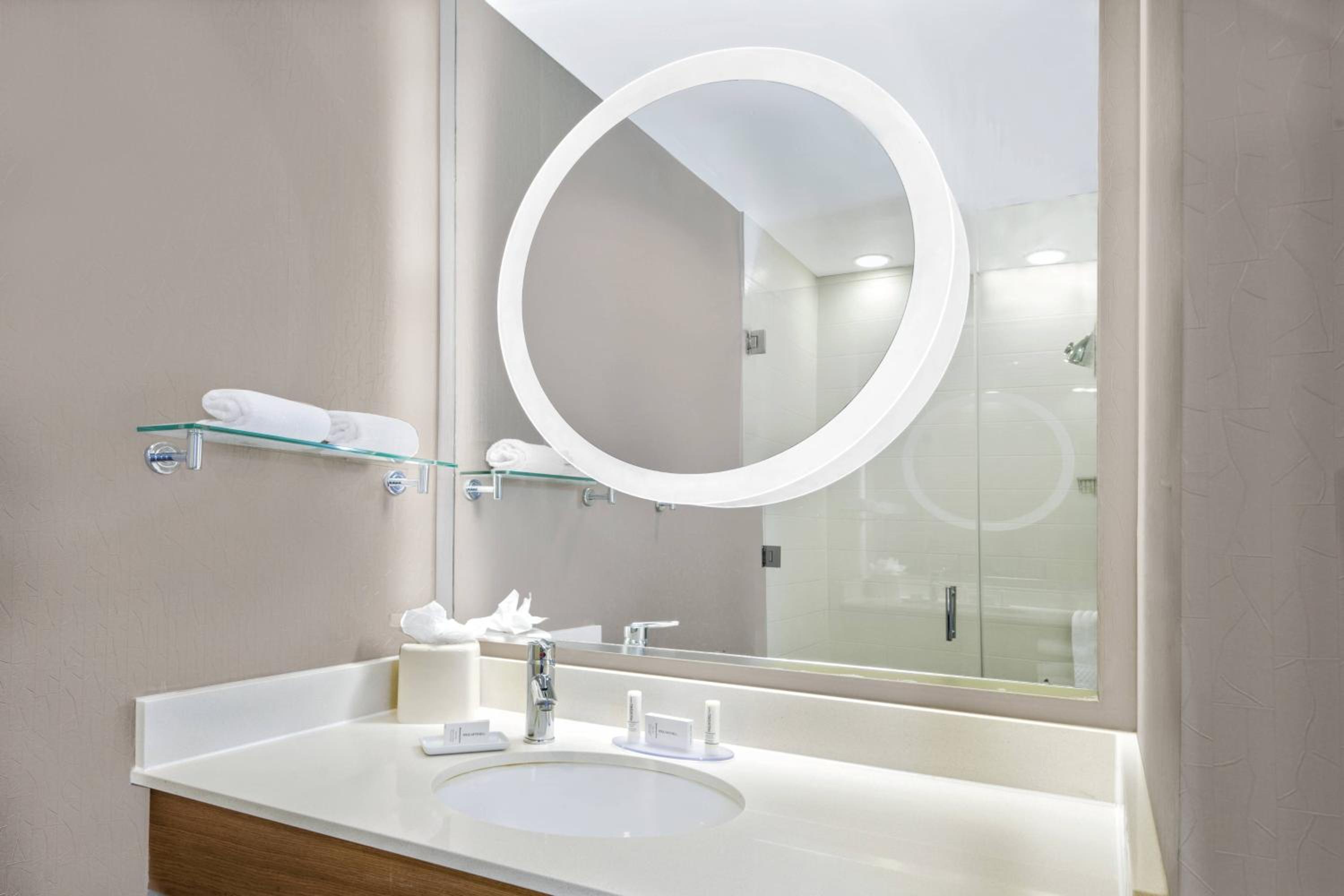 Queen Room with Two Queen Beds and Sofa Bed - High Floor