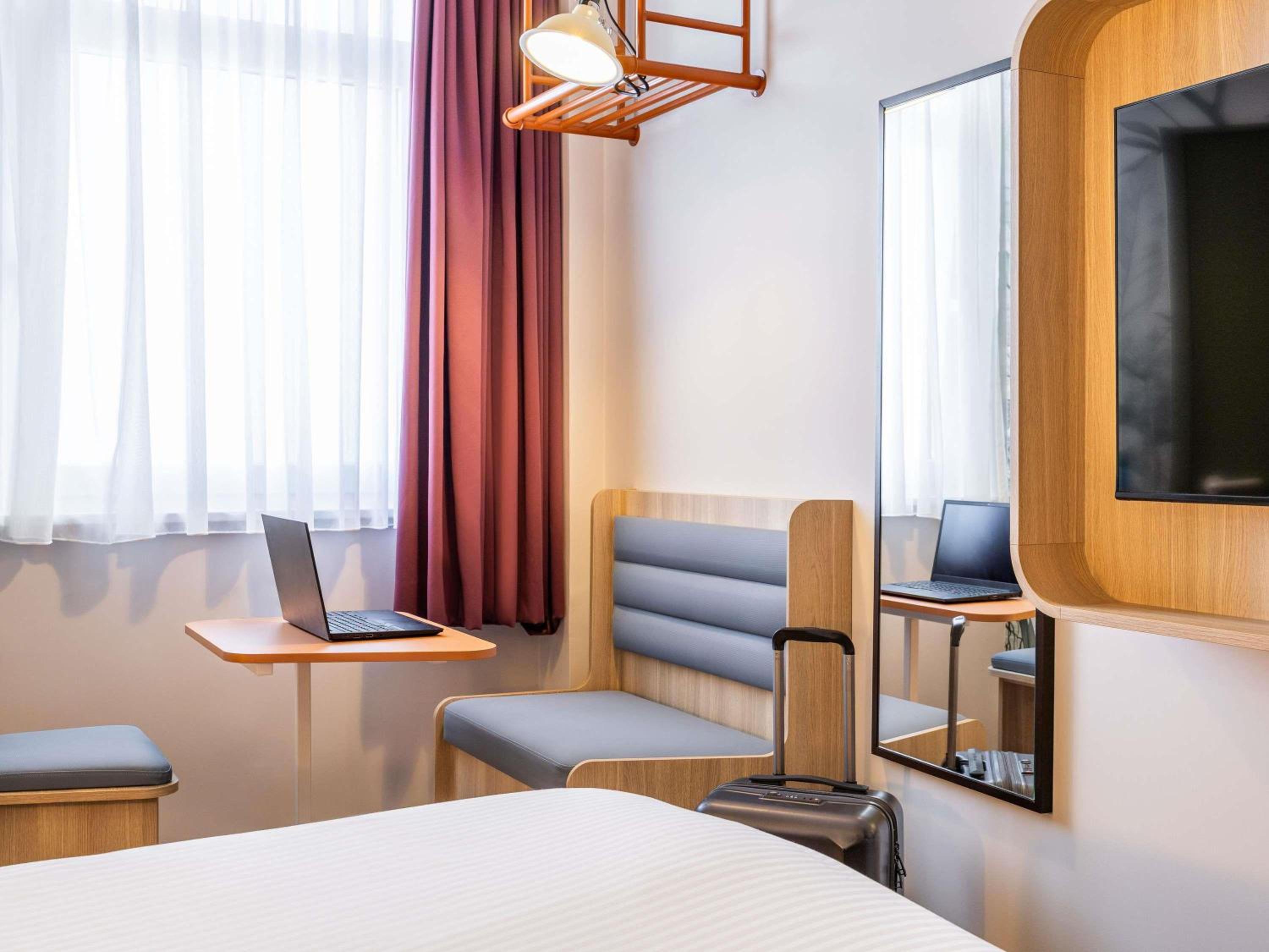 Family Room with Queen Bed, Bunk Bed and Single Bed