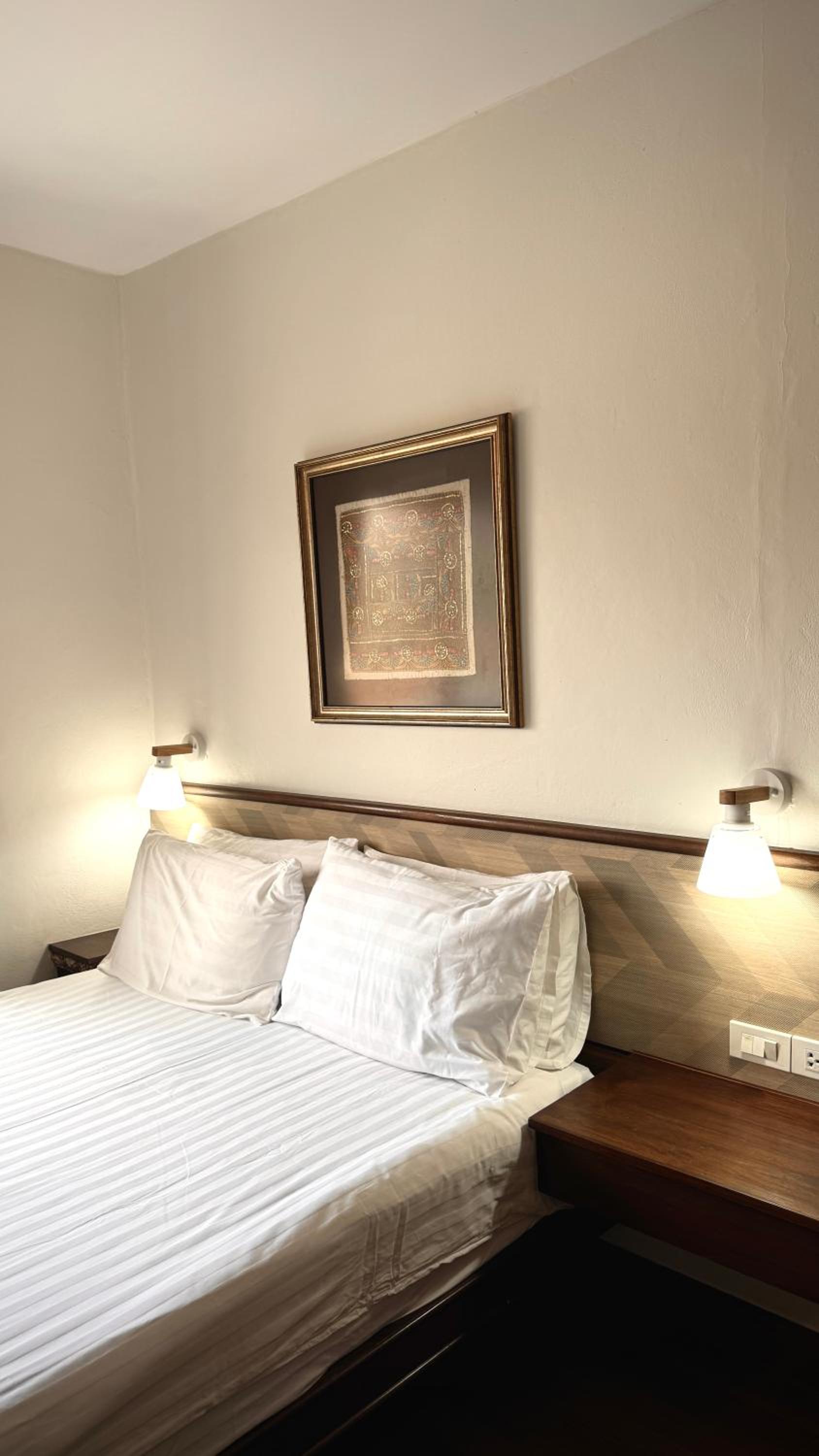 Deluxe Double Room (2 Adults + 1 Child)