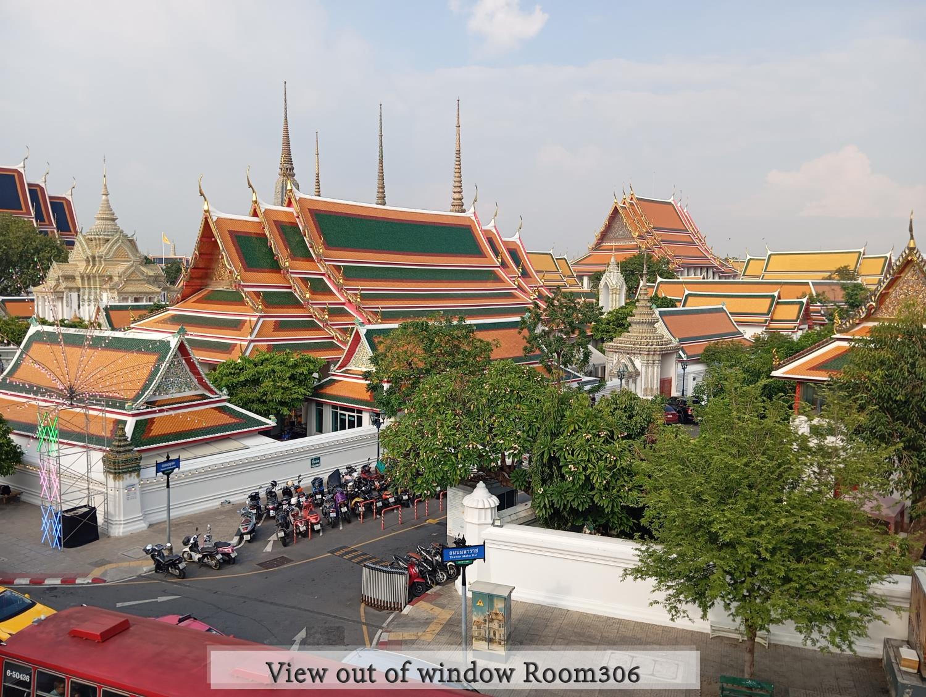 Deluxe Double Room (2 Adults + 1 Child)