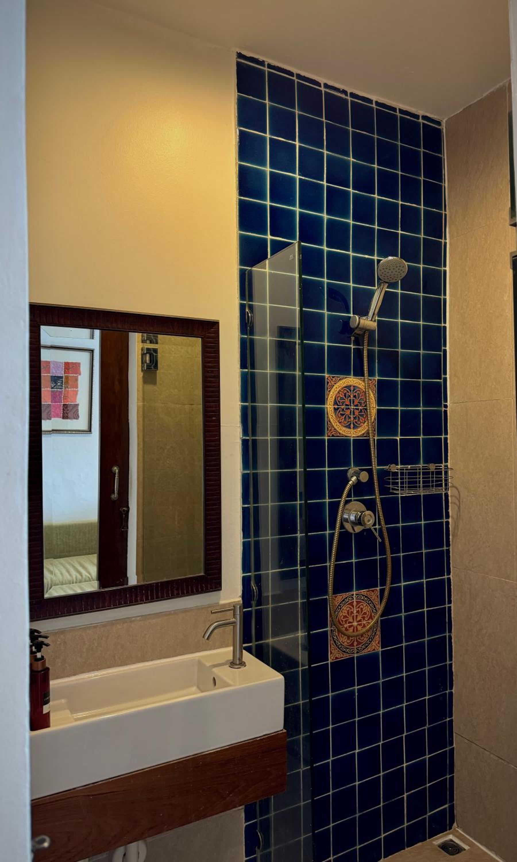 Deluxe Double Room (2 Adults + 1 Child)