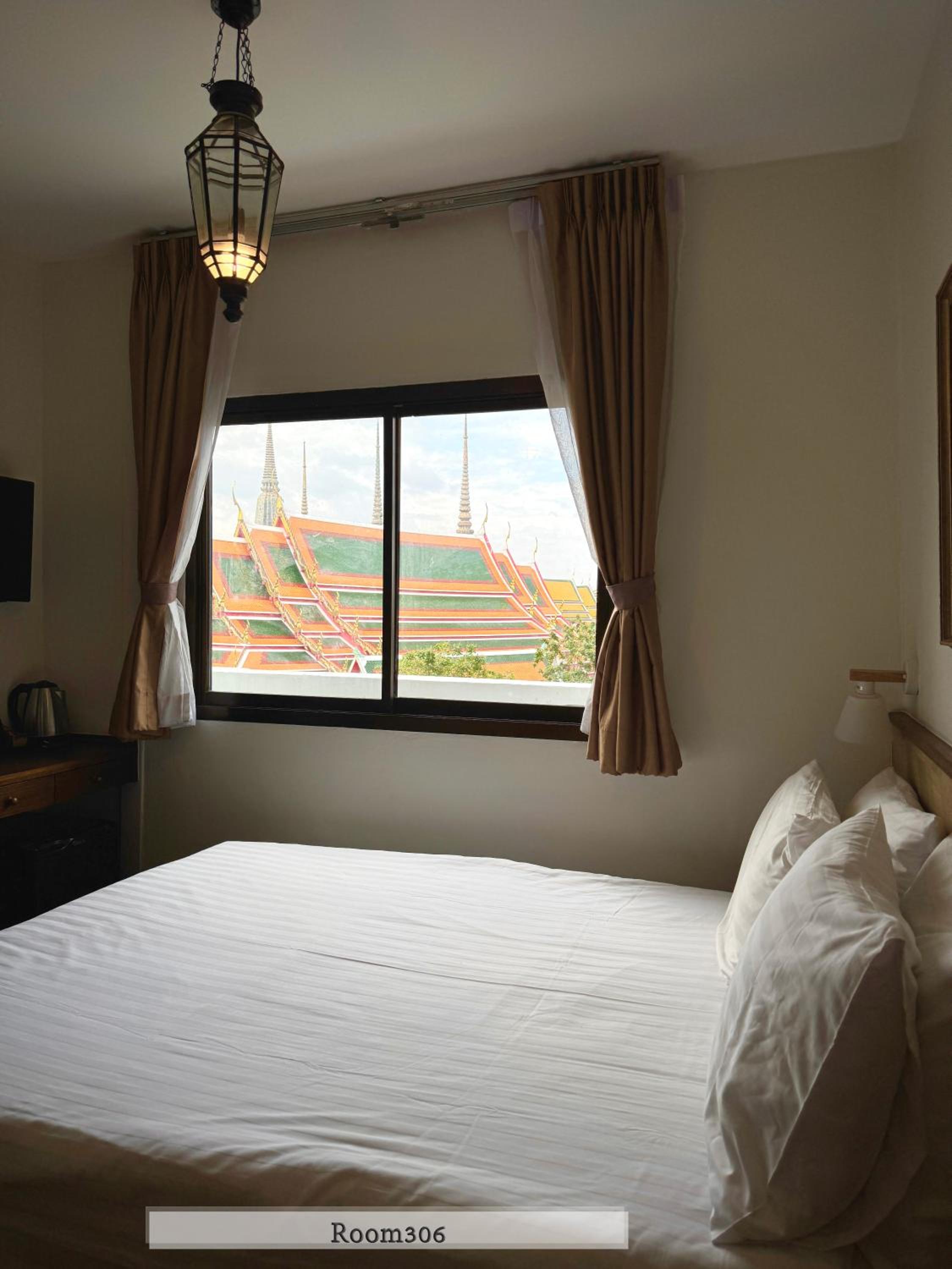 Deluxe Double Room (2 Adults + 1 Child)