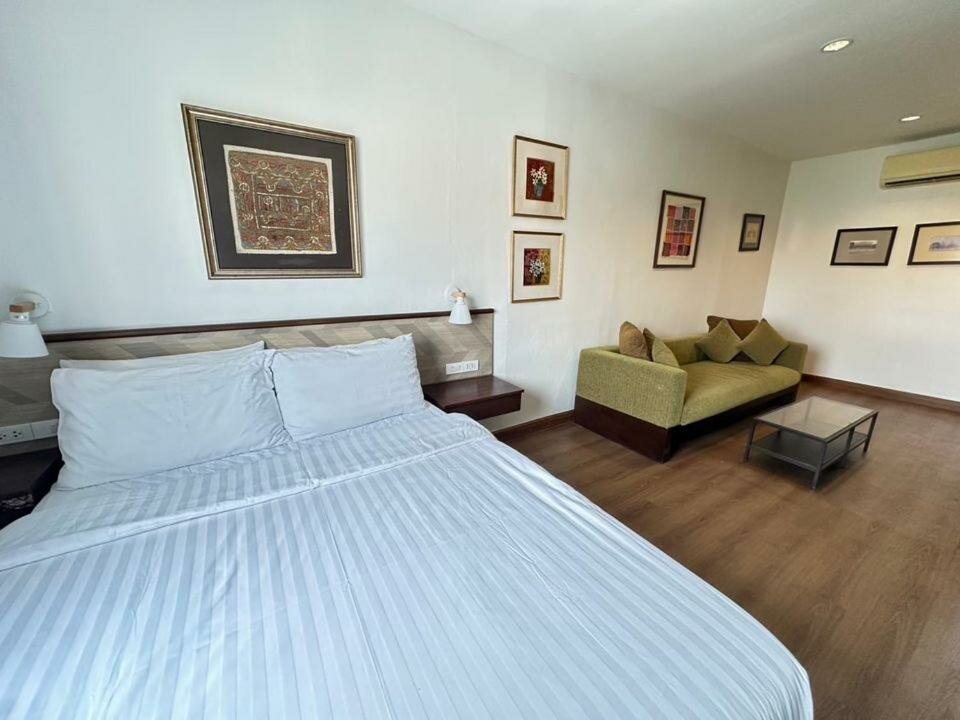 Deluxe Double Room (2 Adults + 1 Child)