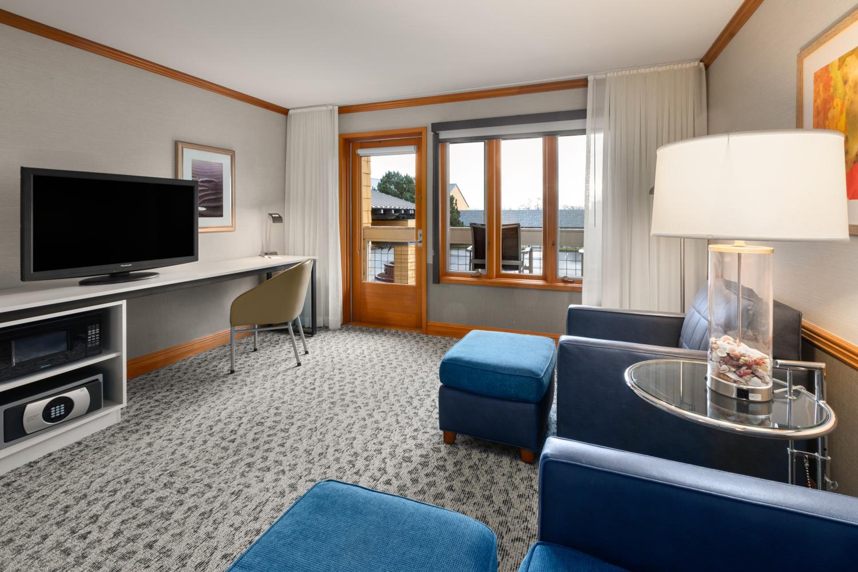 Premier King Room with Balcony - Non-Smoking