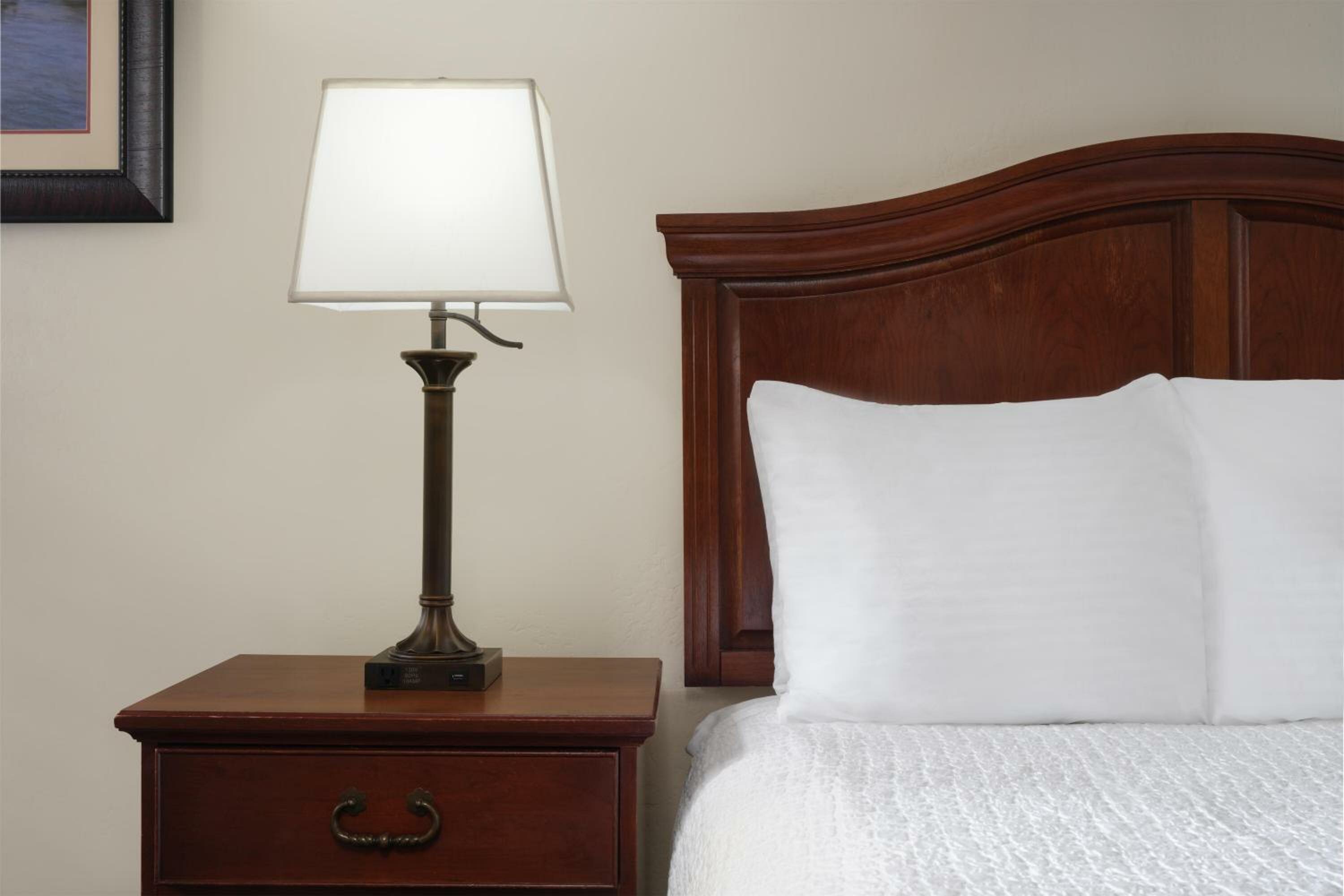 Queen Room with Bath Tub - Disability Access