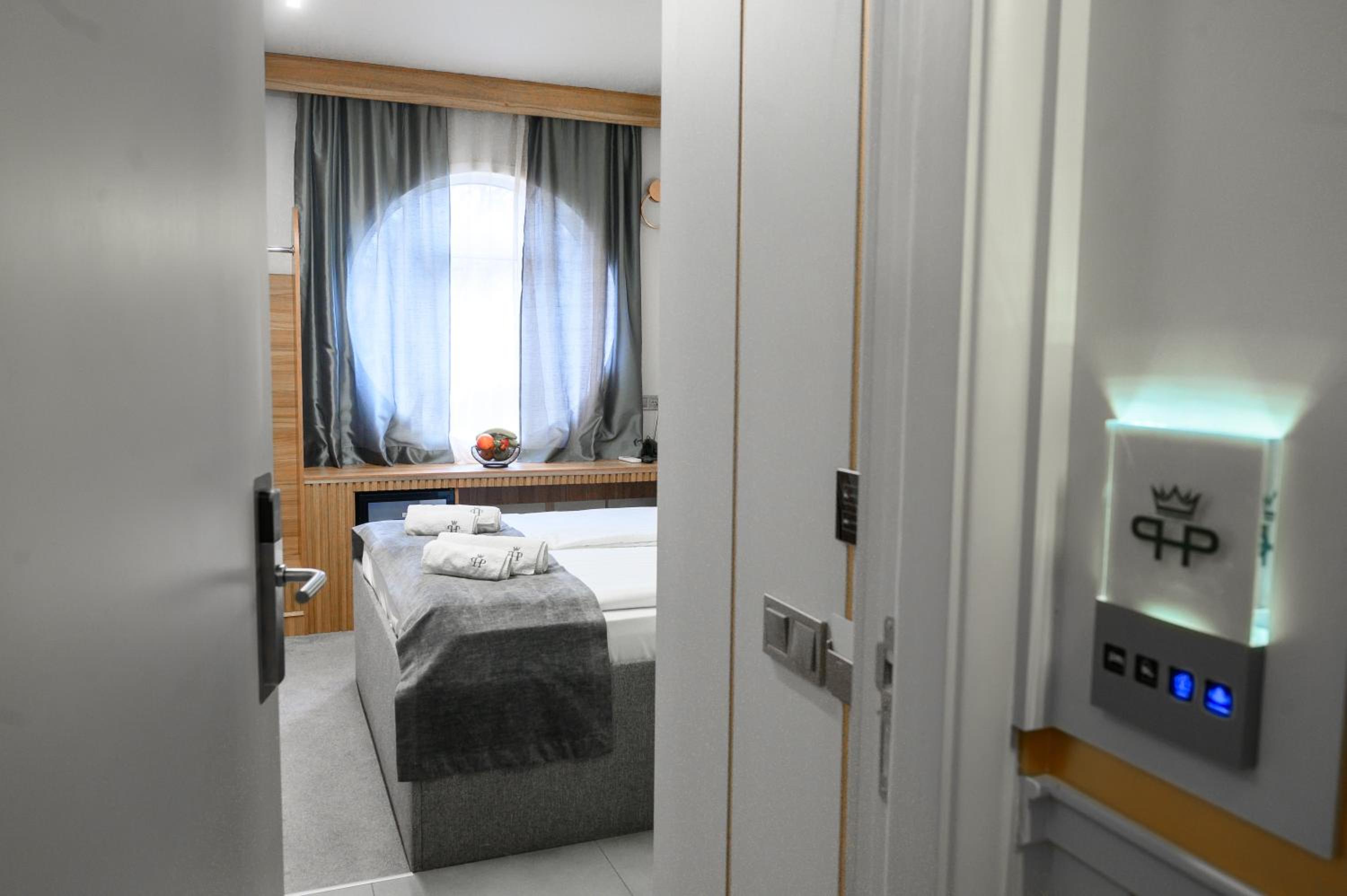 Deluxe Double or Twin Room with Free Spa Access
