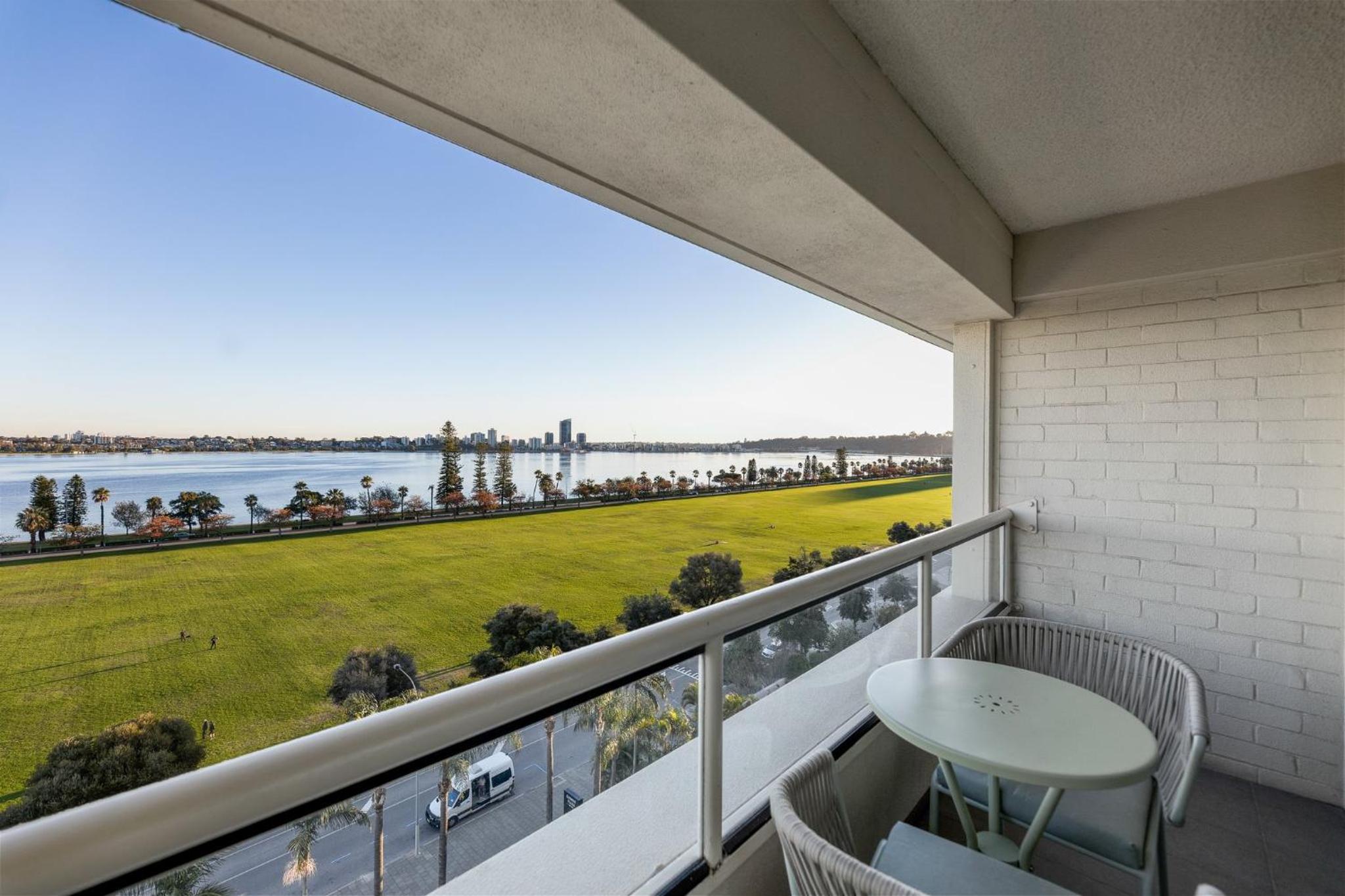 Premium King Room with Balcony and Swan River View