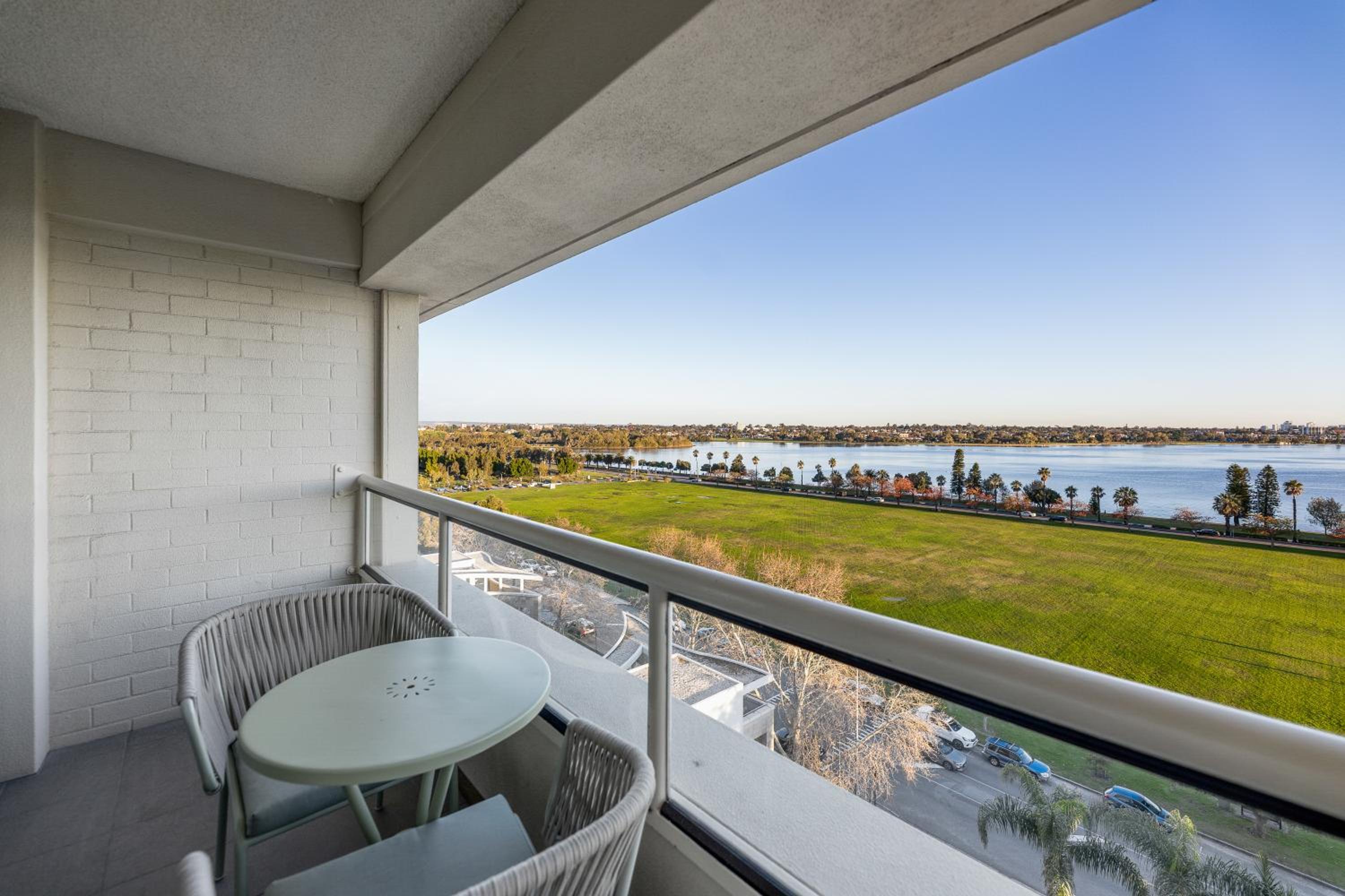 Premium King Room with Balcony and Swan River View
