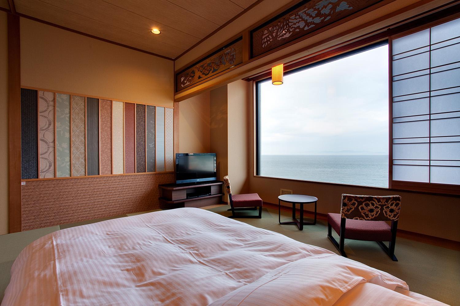 Twin Room - Non-Smoking (4th-5th Floor) (Breakfast)