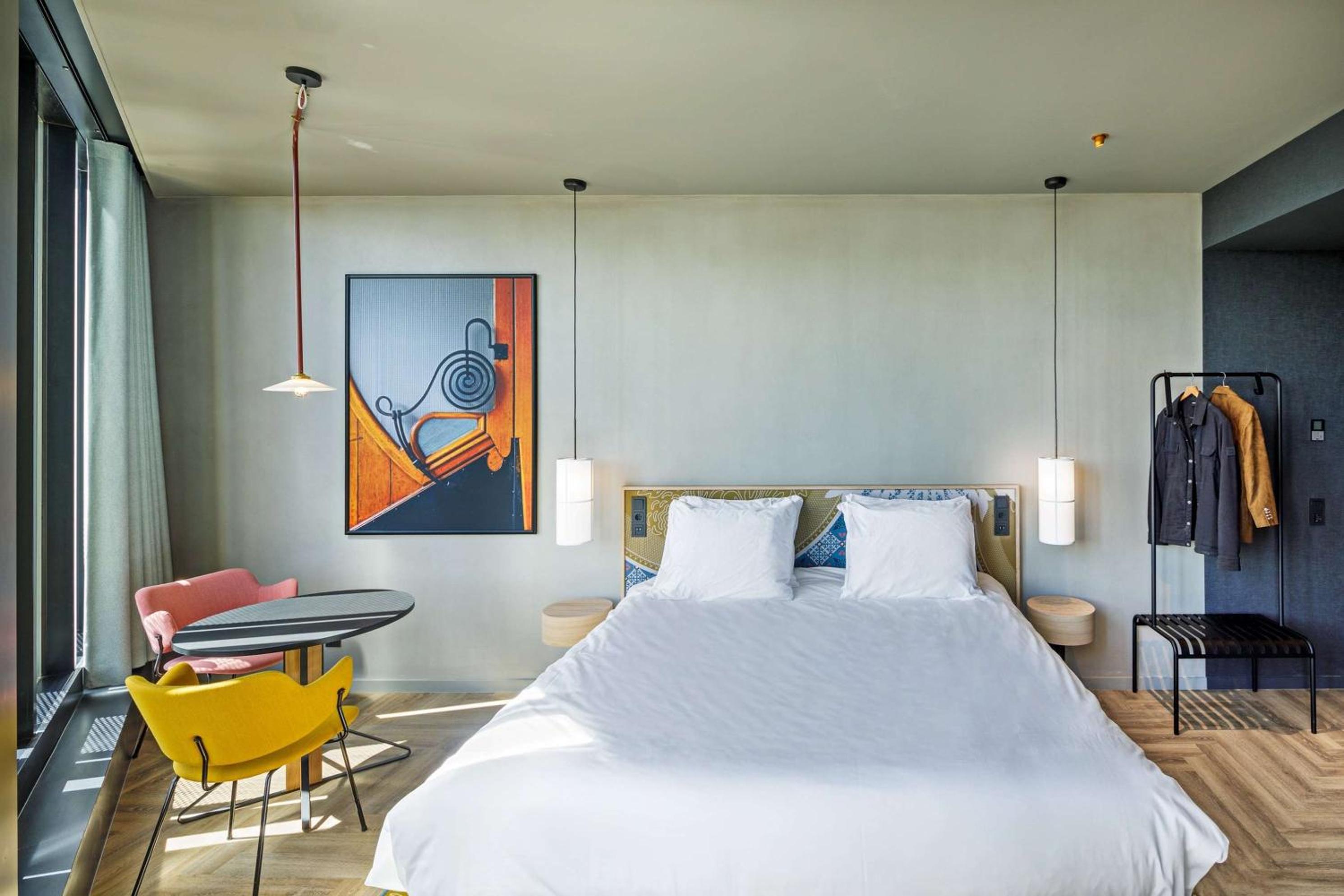 Deluxe King Room - Non-Smoking