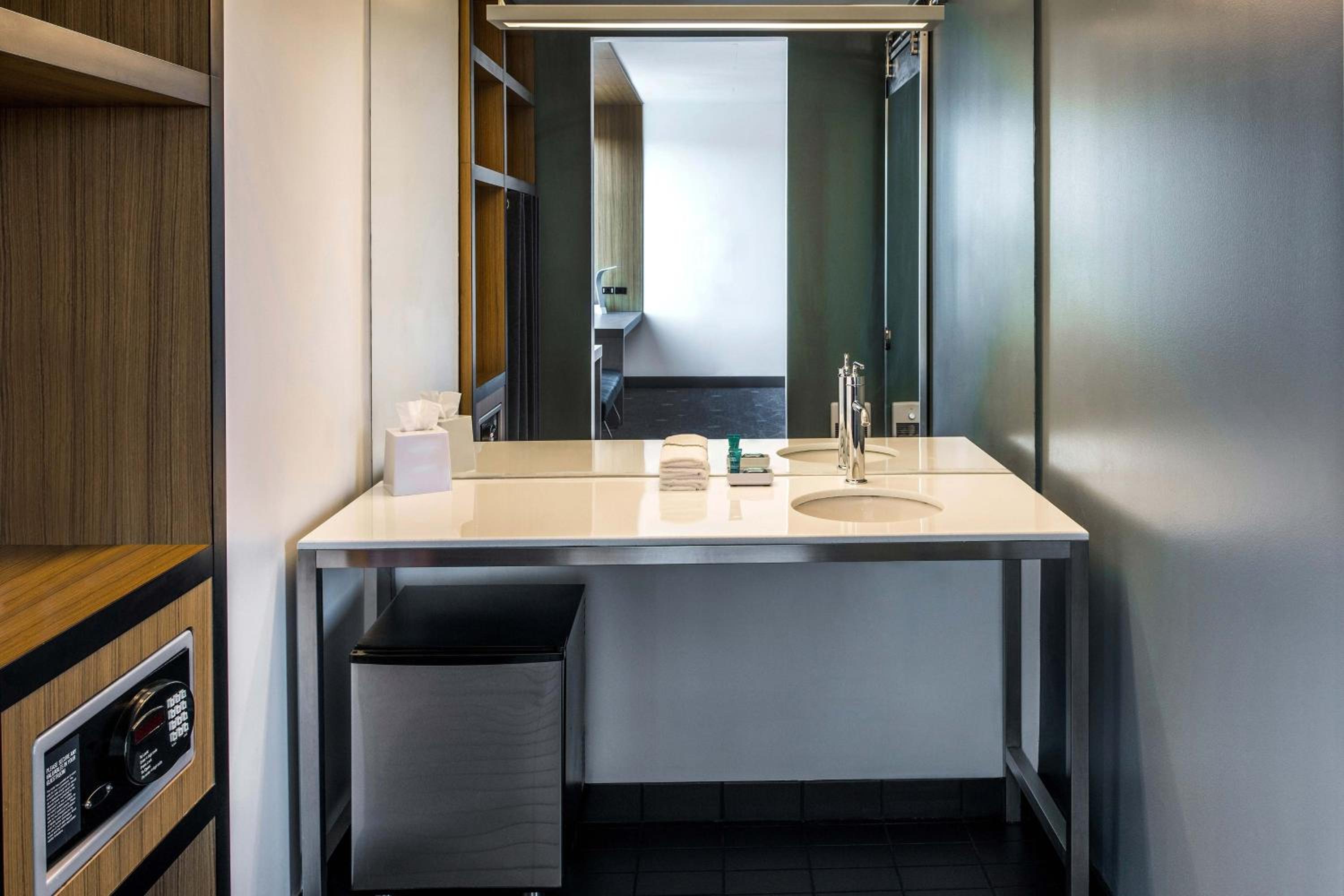 Aloft, 1 King Bed, Guest room, 1 King (Hearing Accessible)