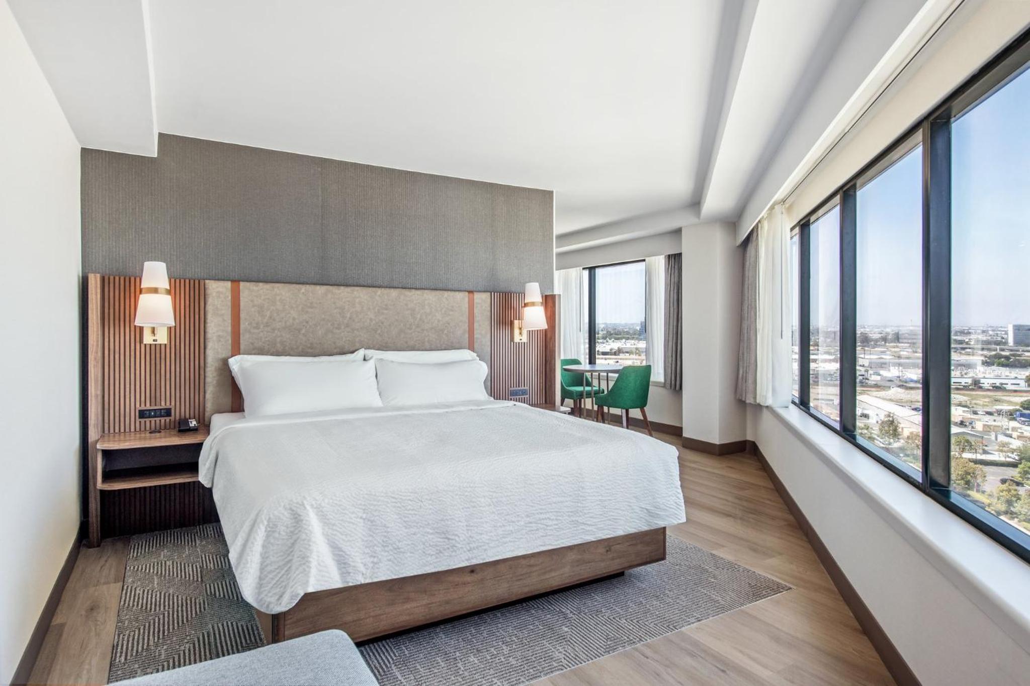 Executive Suite - Non-Smoking