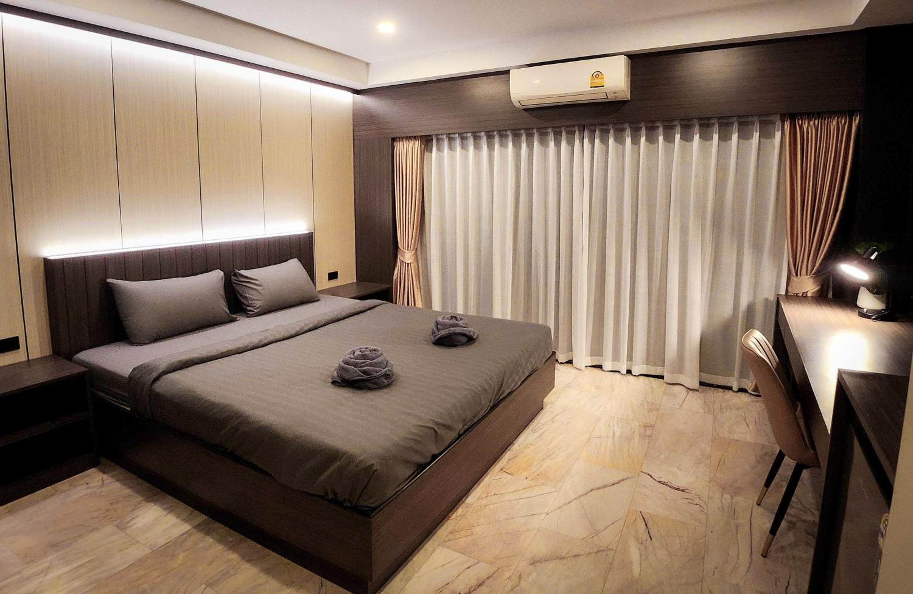 Deluxe King Room