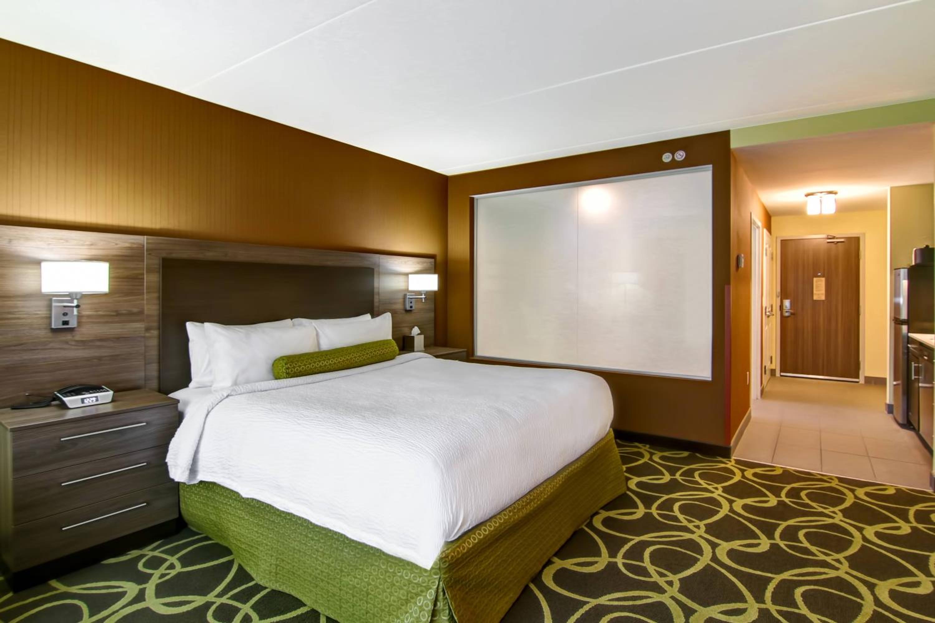 Studio, 1 King, Whirlpool