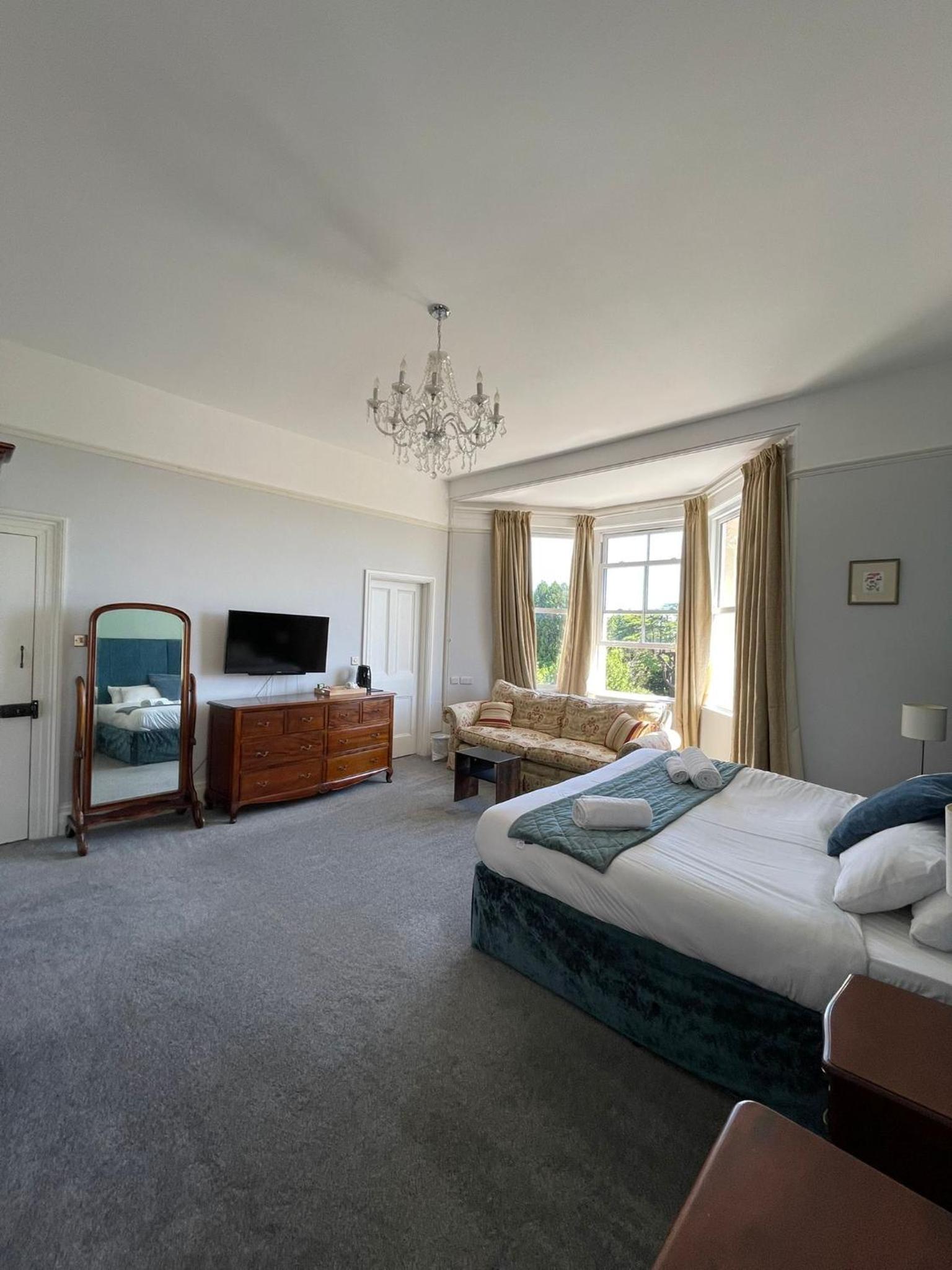 Deluxe Suite with Sea View