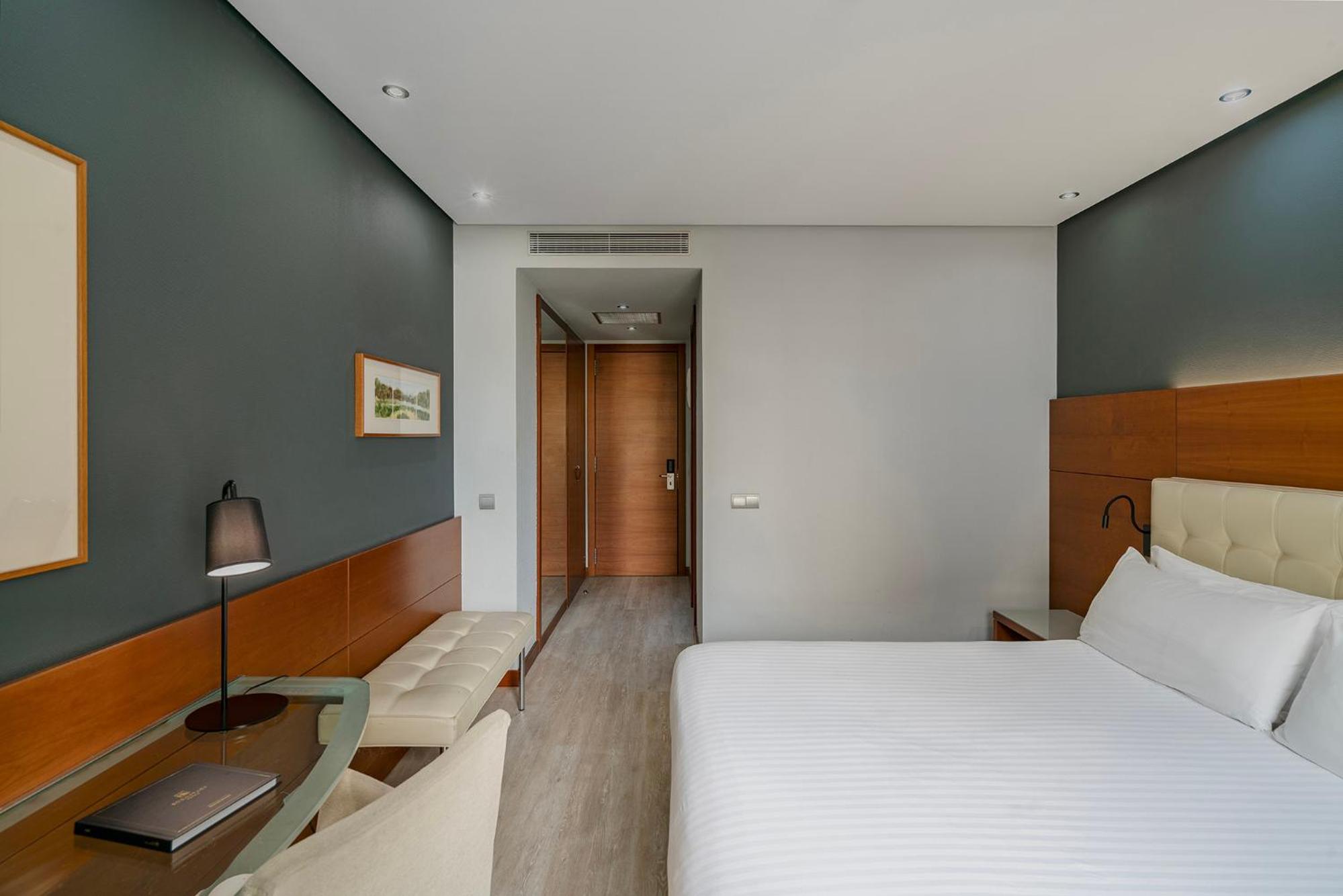 Deluxe Double or Twin Room with City View