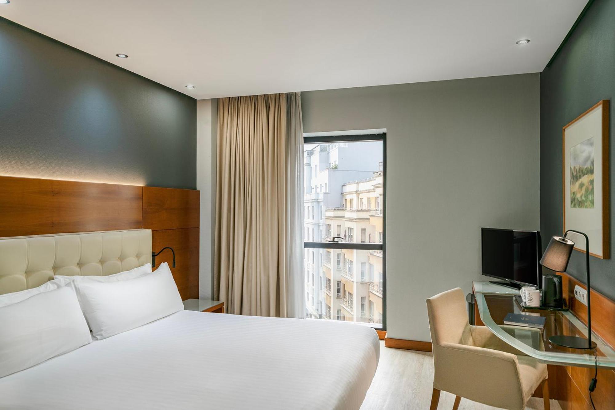 Deluxe Double or Twin Room with City View