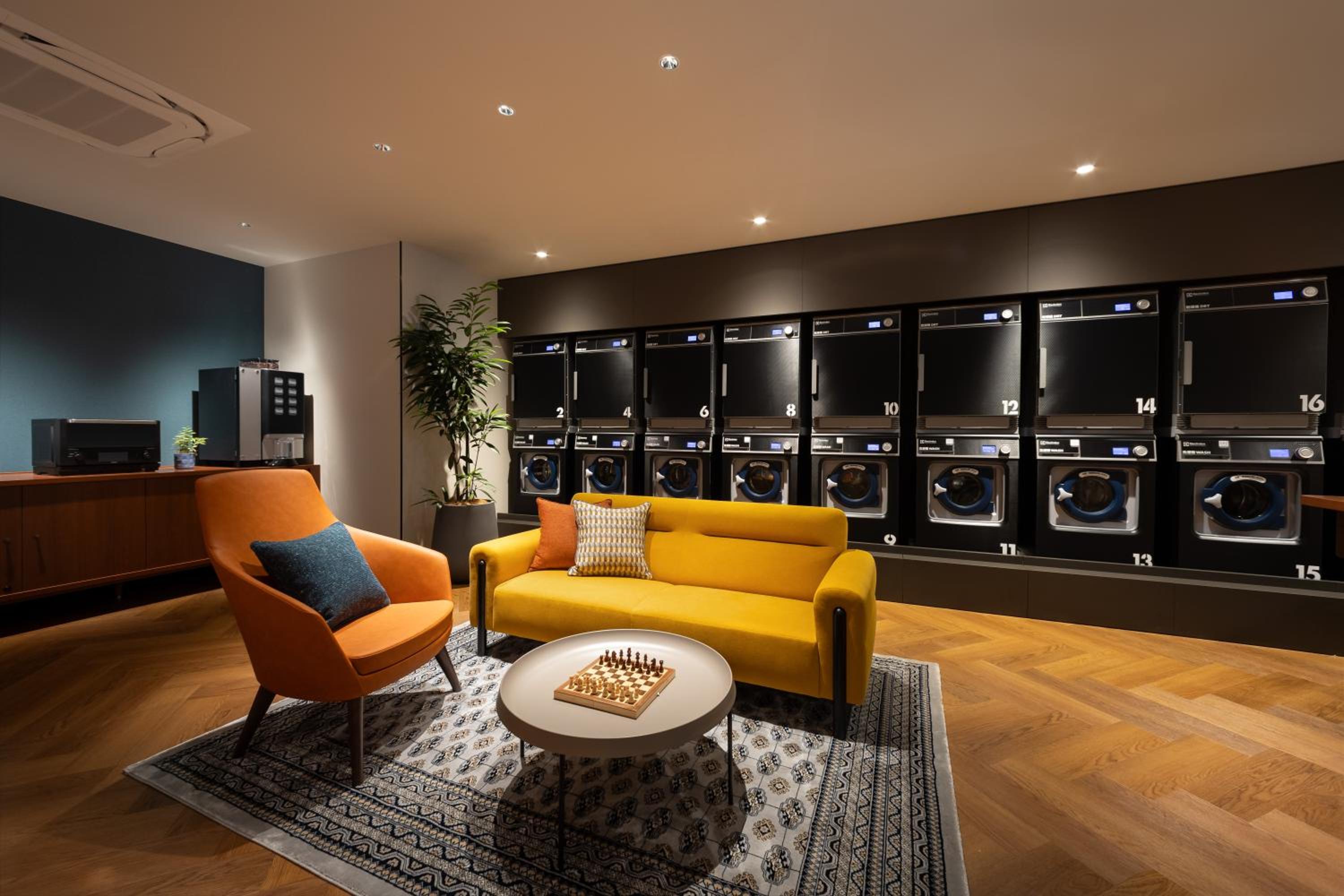 Special Offer - Residential Family Room with Lounge Access